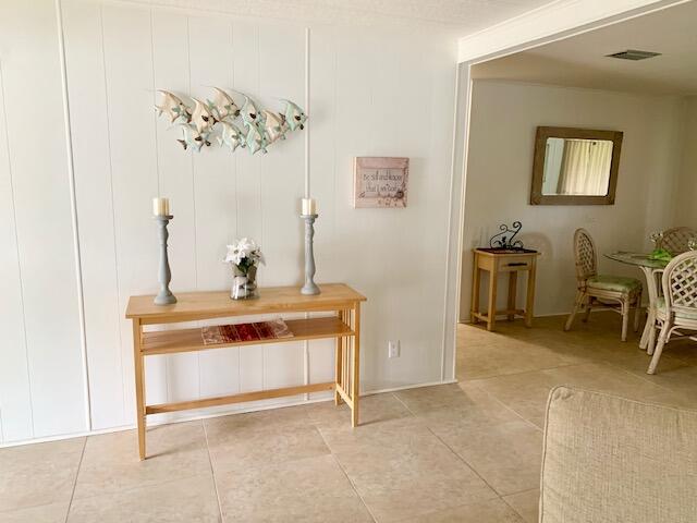 914 S Emerald Drive Property Photo 5