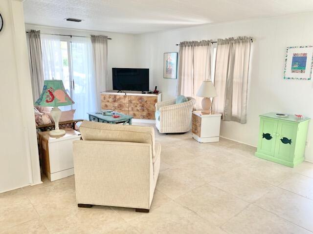 914 S Emerald Drive Property Photo 8