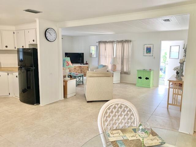 914 S Emerald Drive Property Photo 9