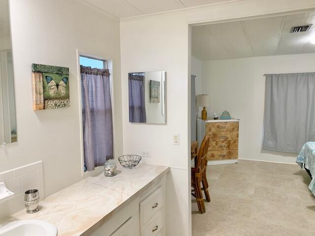 914 S Emerald Drive Property Photo 21