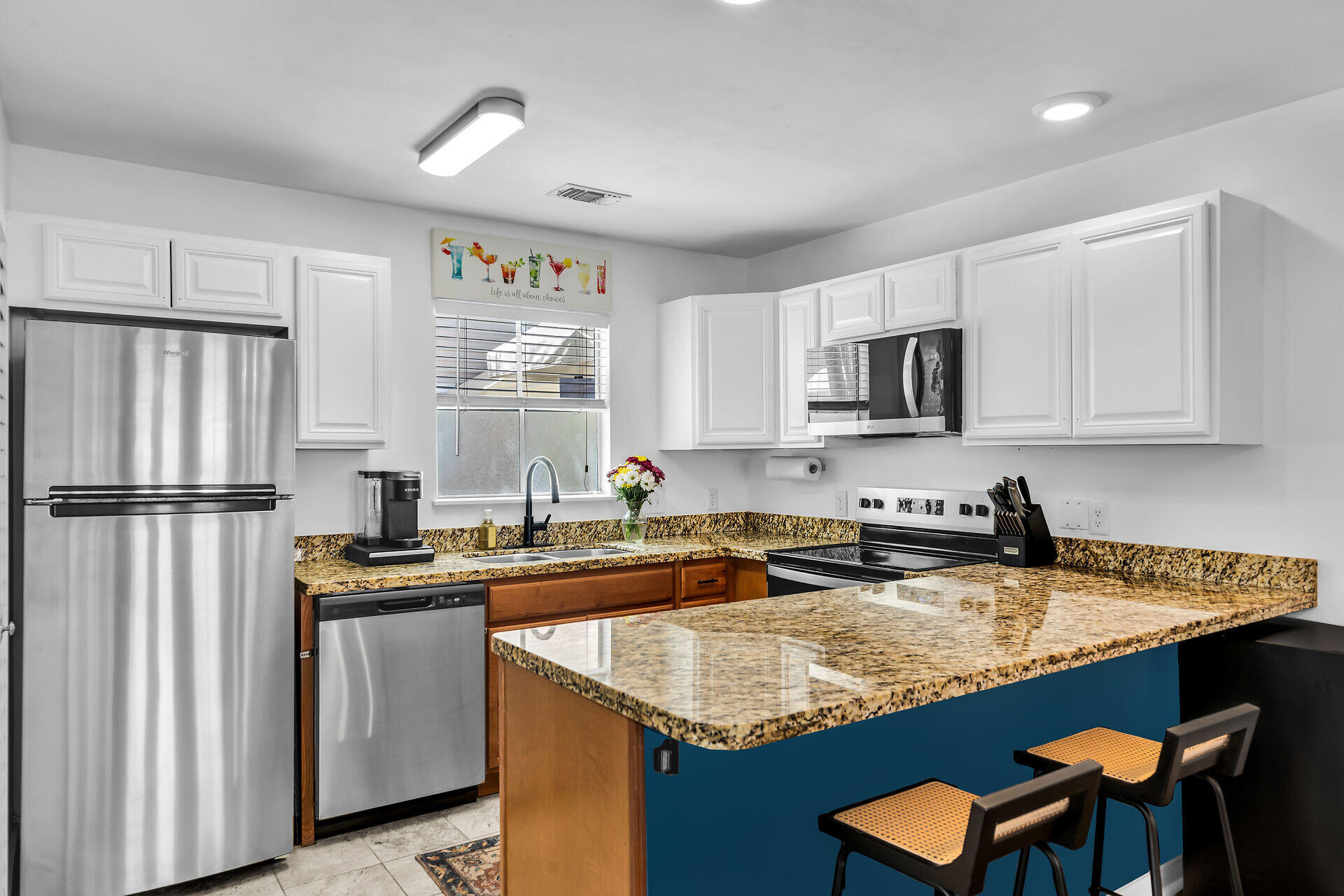 1075 Duval Street R10 Property Photo 7