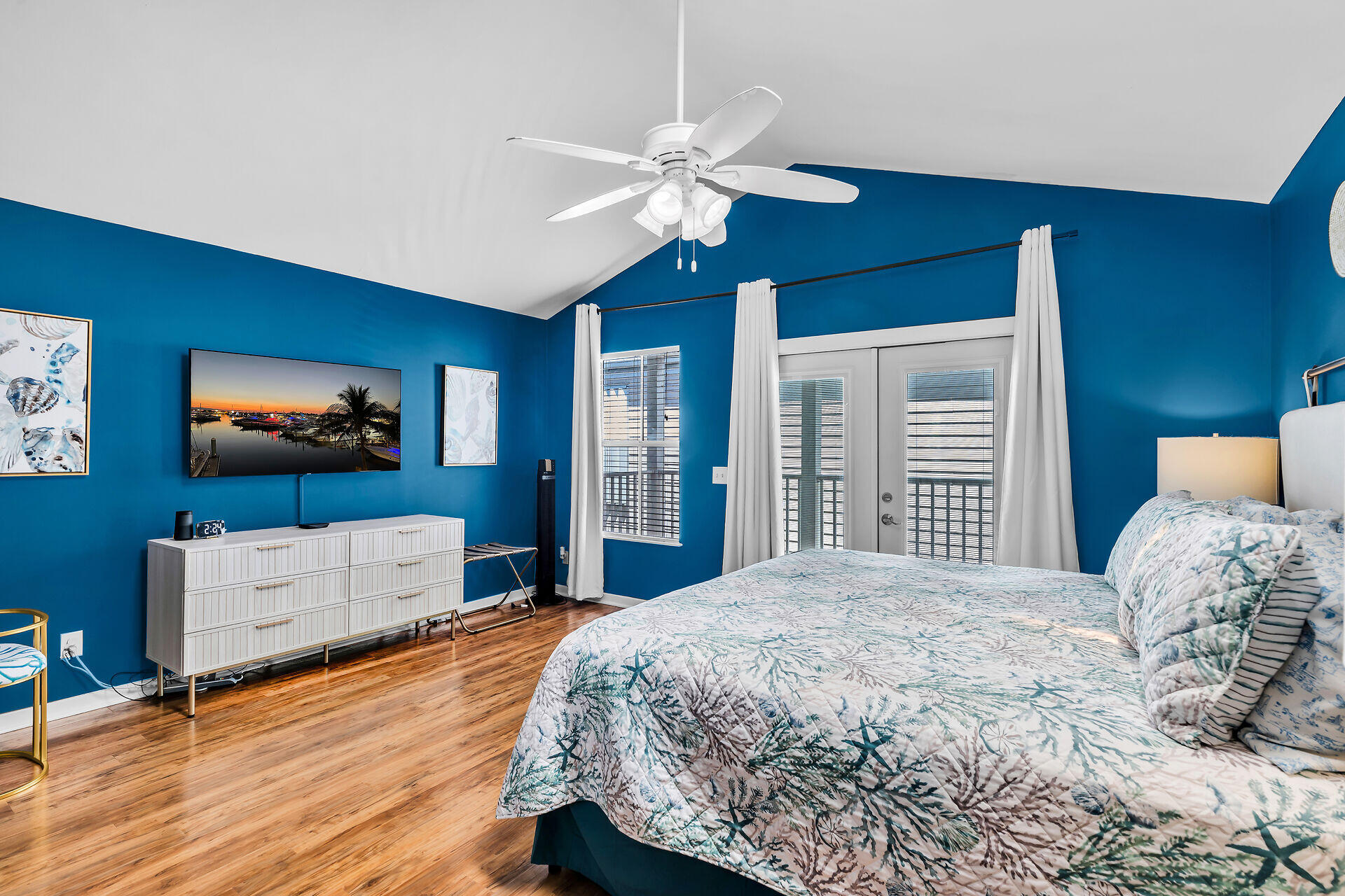 1075 Duval Street R10 Property Photo 18