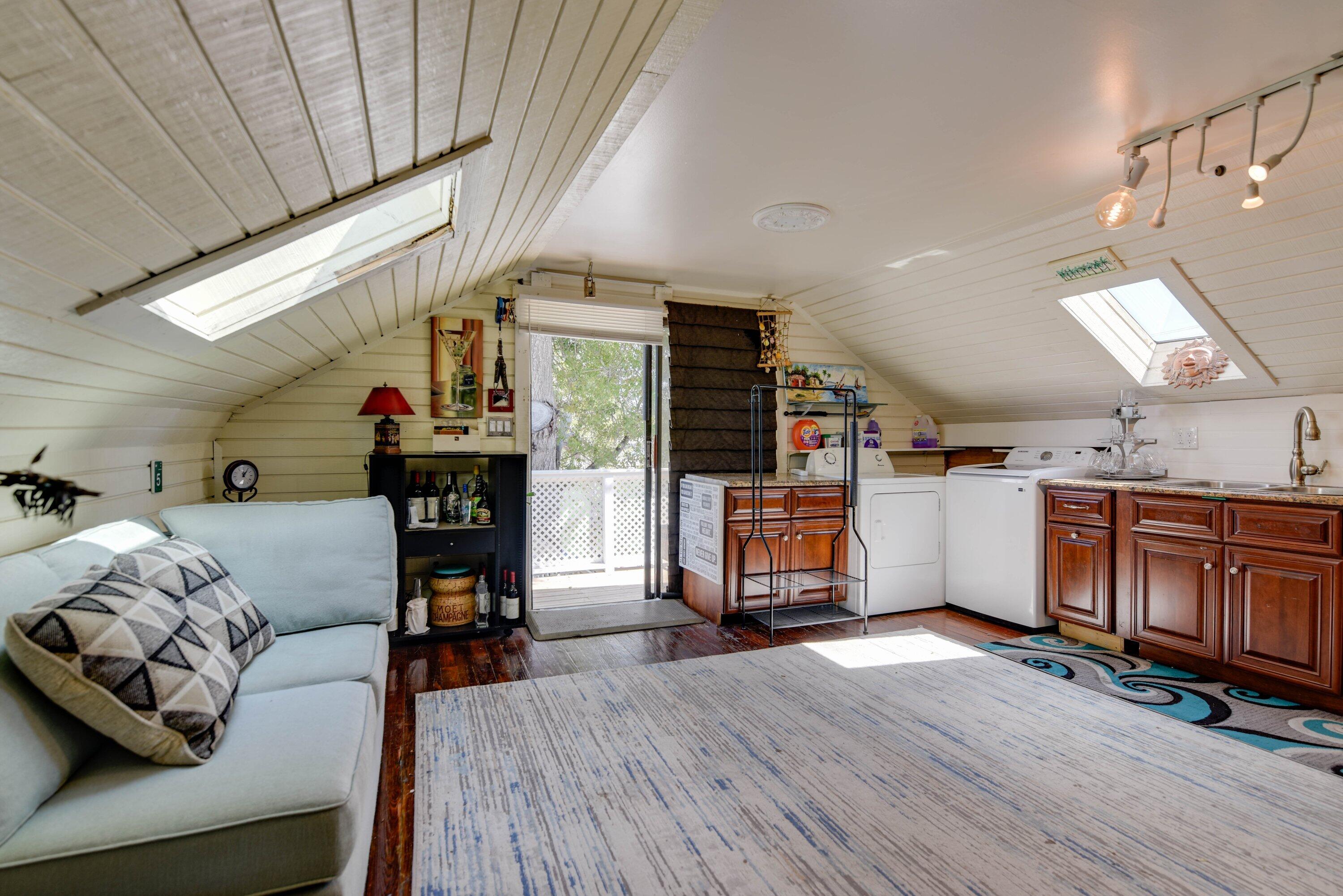 1018 Georgia Street Property Photo 6