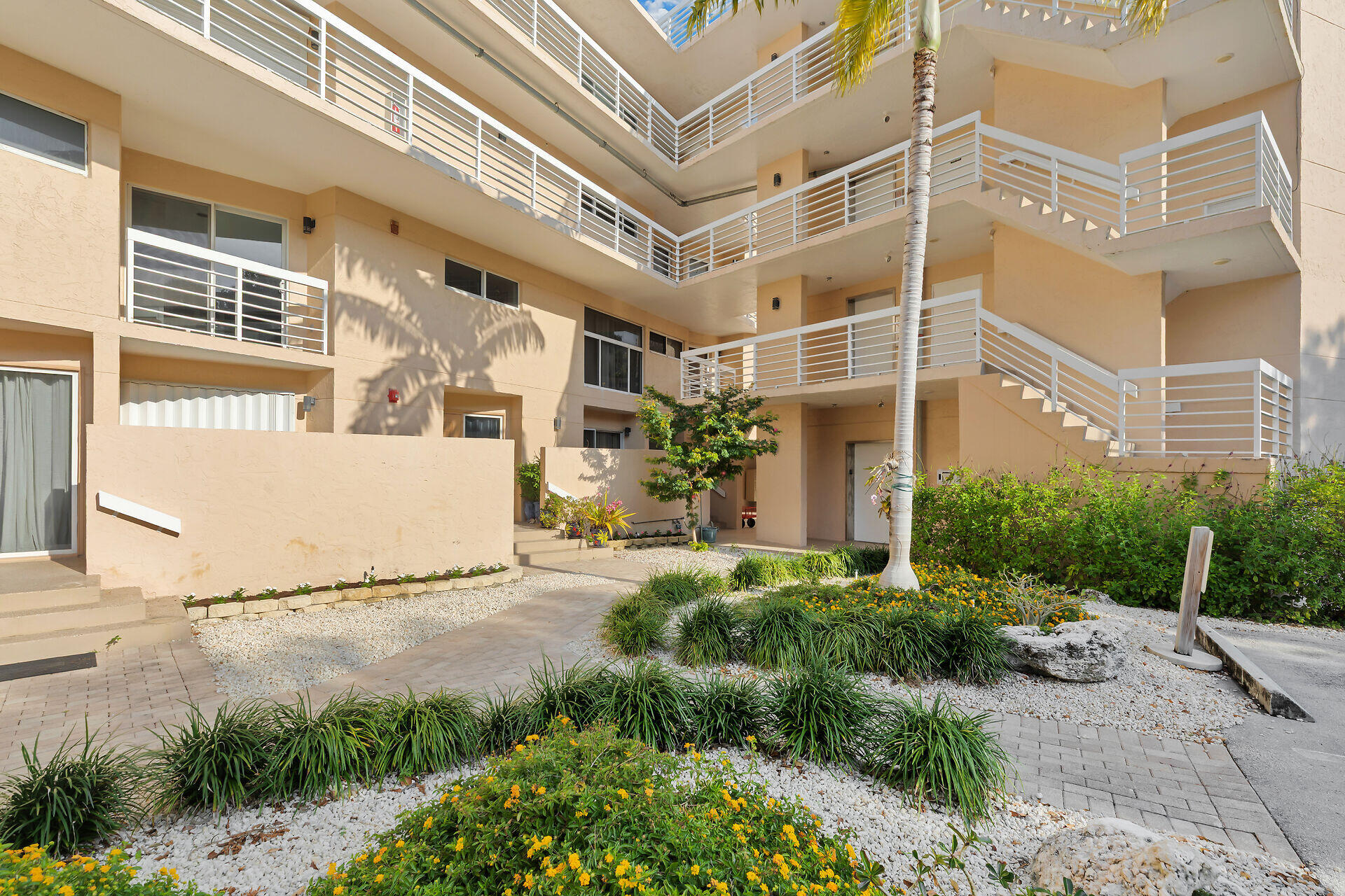 80450 Overseas Highway Apt 106 Property Photo 3