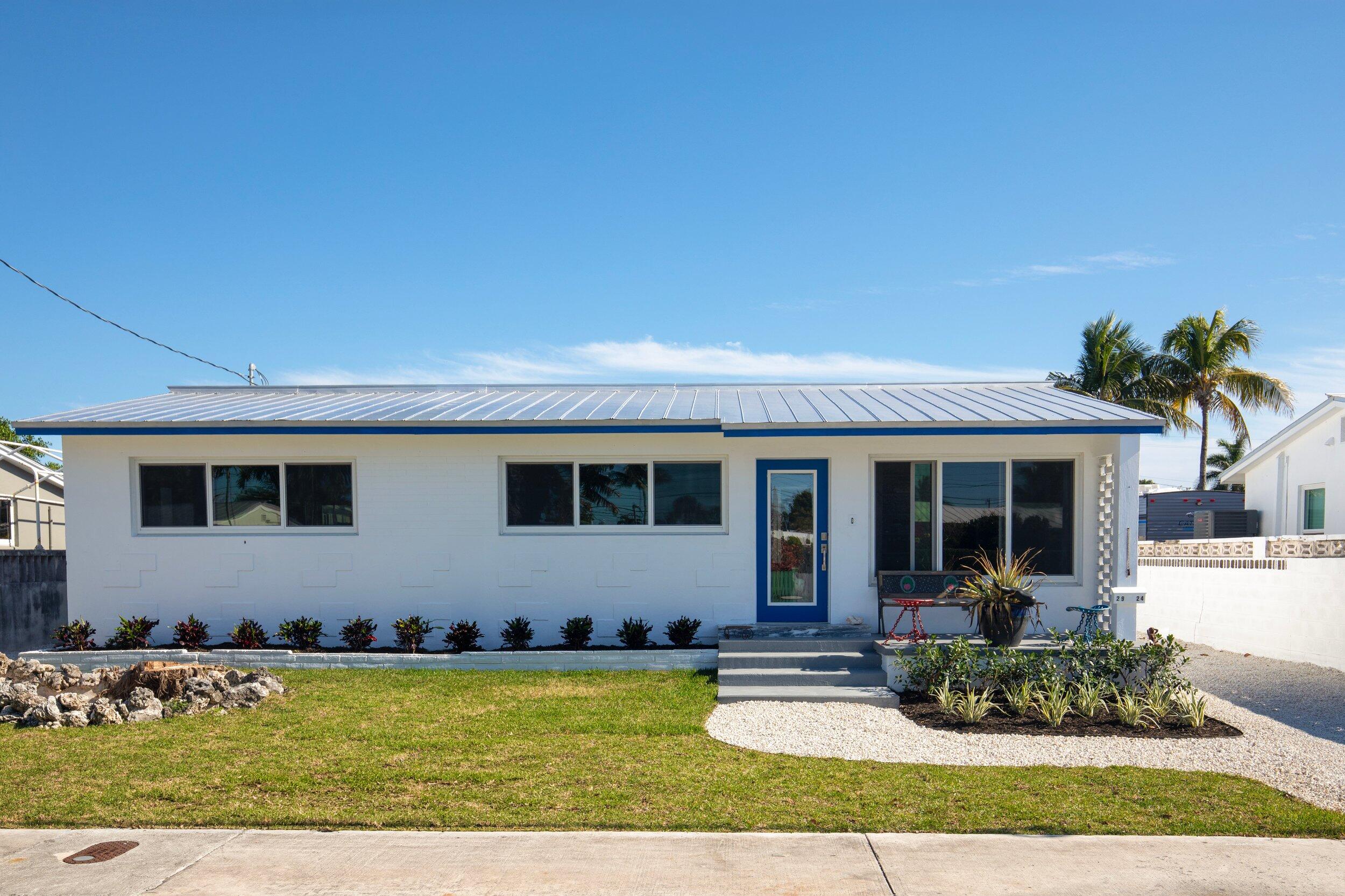 2924 Riviera Drive Property Photo 4