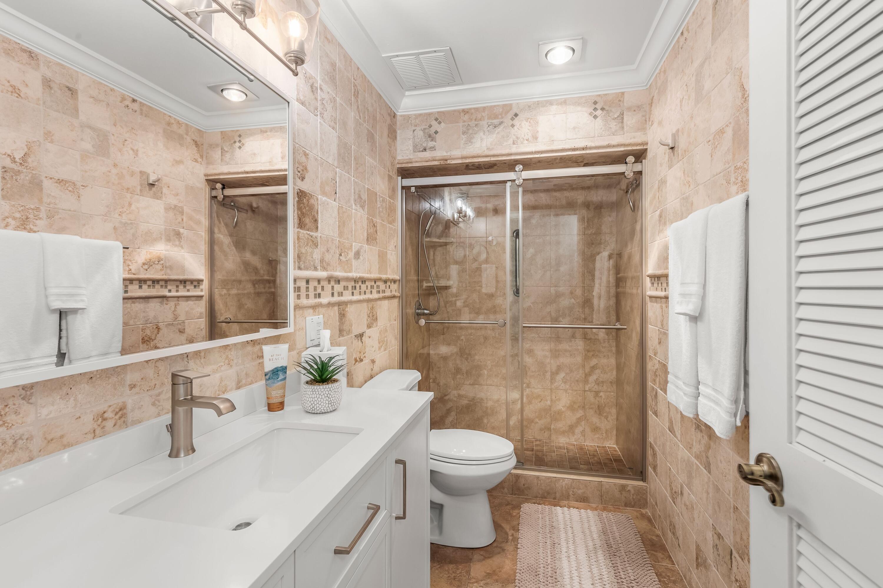 1001 W Ocean Drive 1-201 Property Photo 33