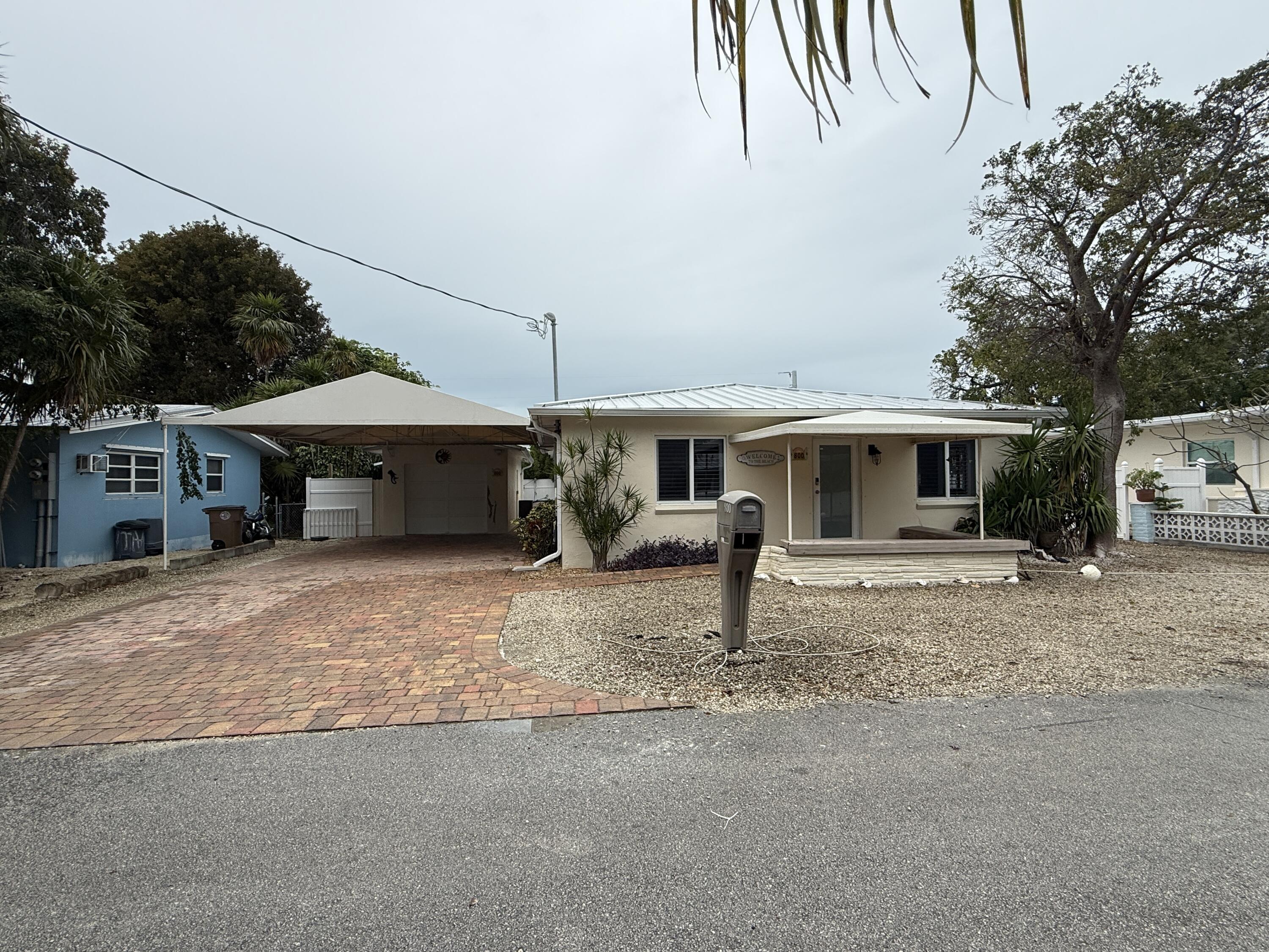 800 50th Court Property Photo 2