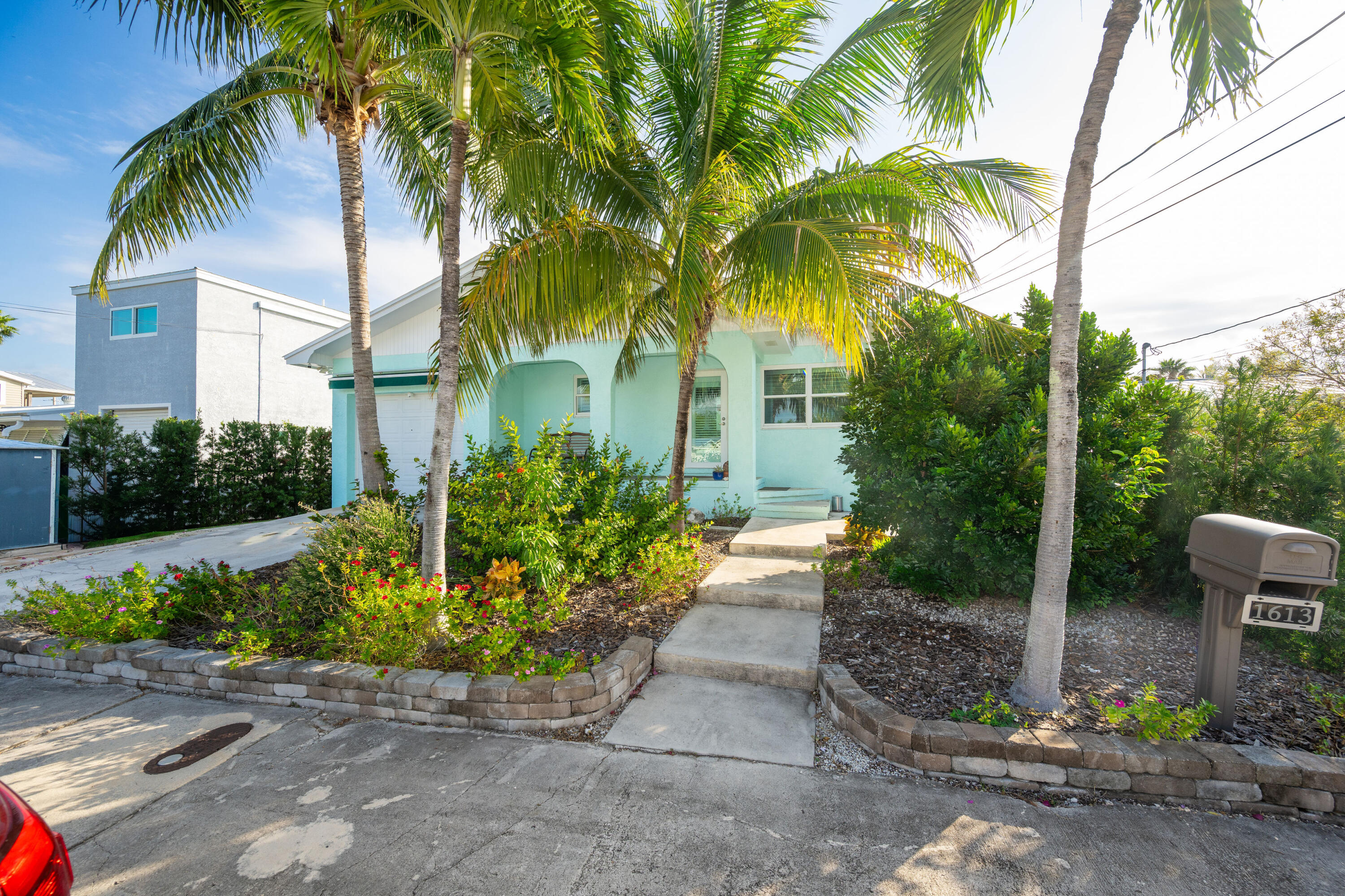 1613 Trinidad Drive Property Photo 3