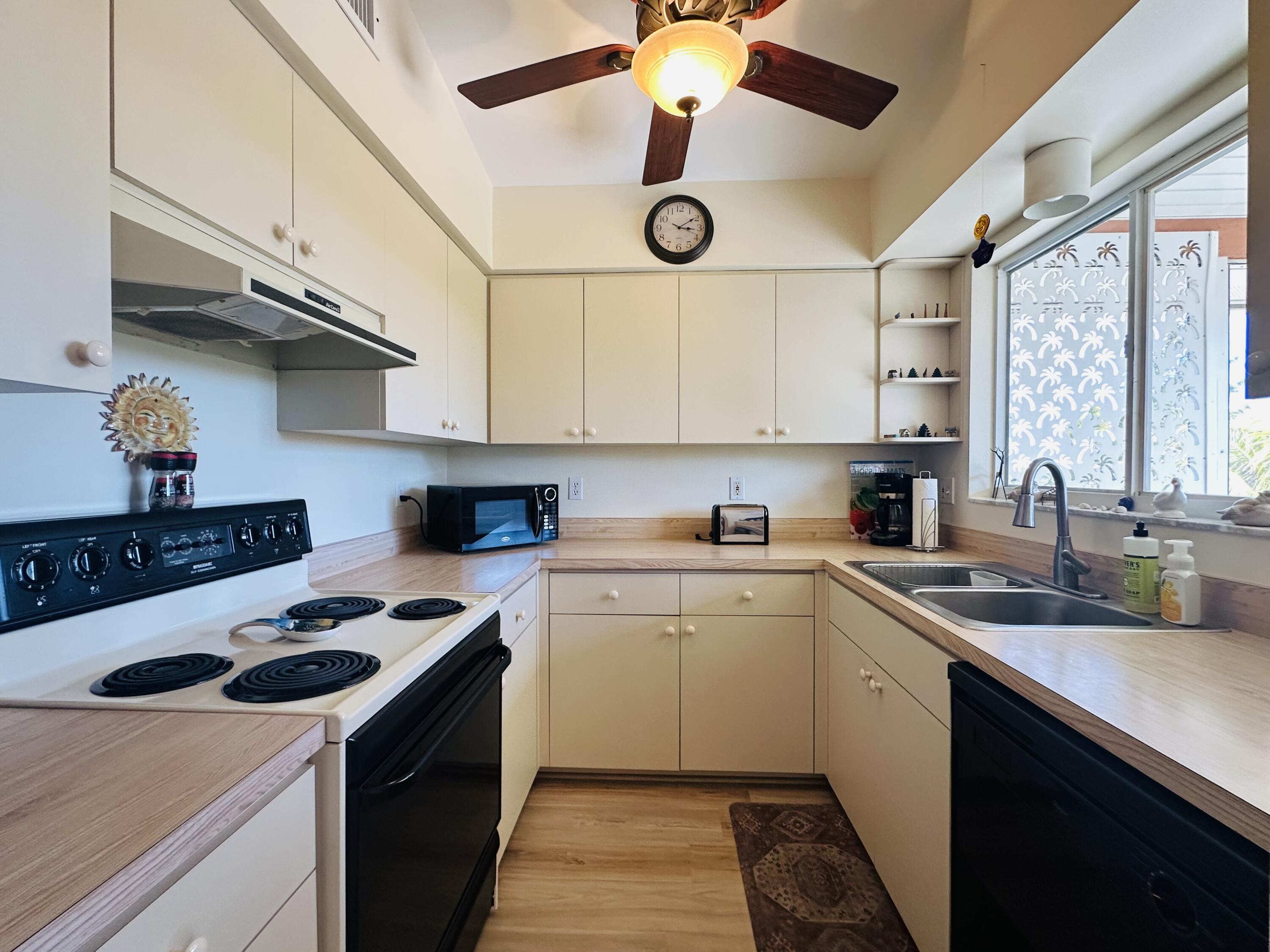 28452 Yucatan Lane Property Photo 17