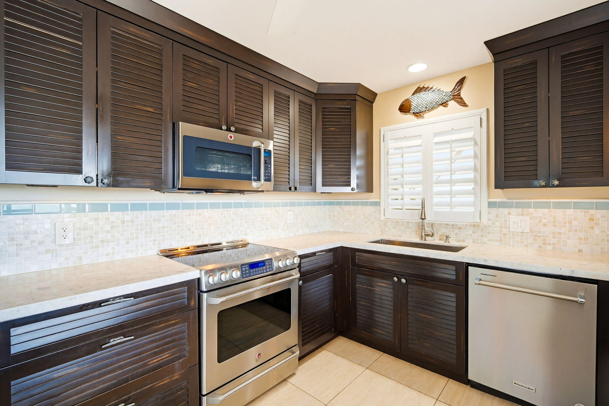 425 Harbour Drive Property Photo 10