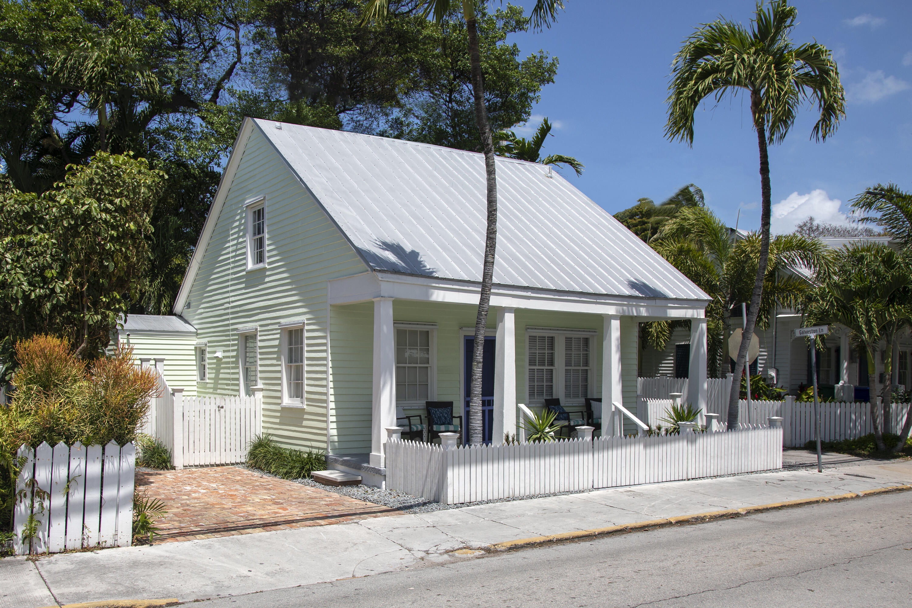 709 Olivia Street Property Photo 1