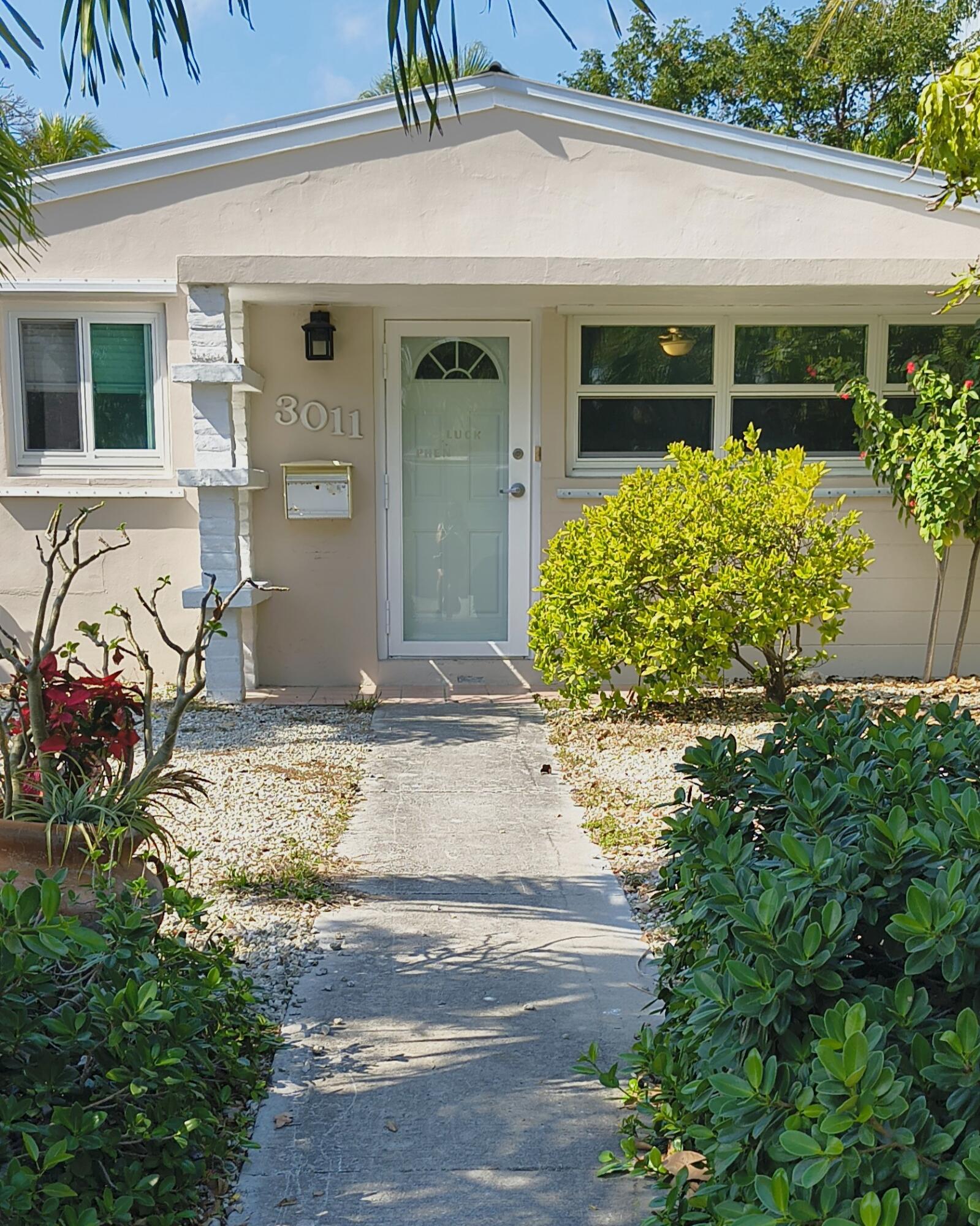 3011 Riviera Drive Property Photo 4