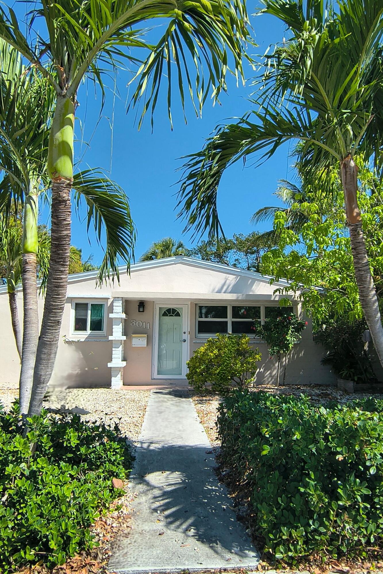 3011 Riviera Drive Property Photo 5