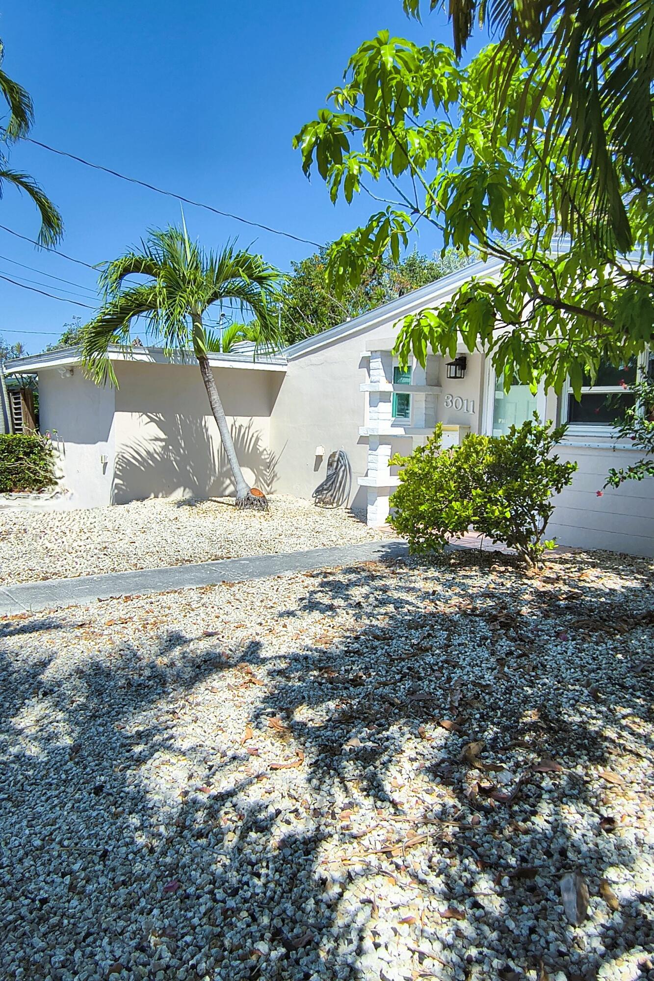 3011 Riviera Drive Property Photo 6