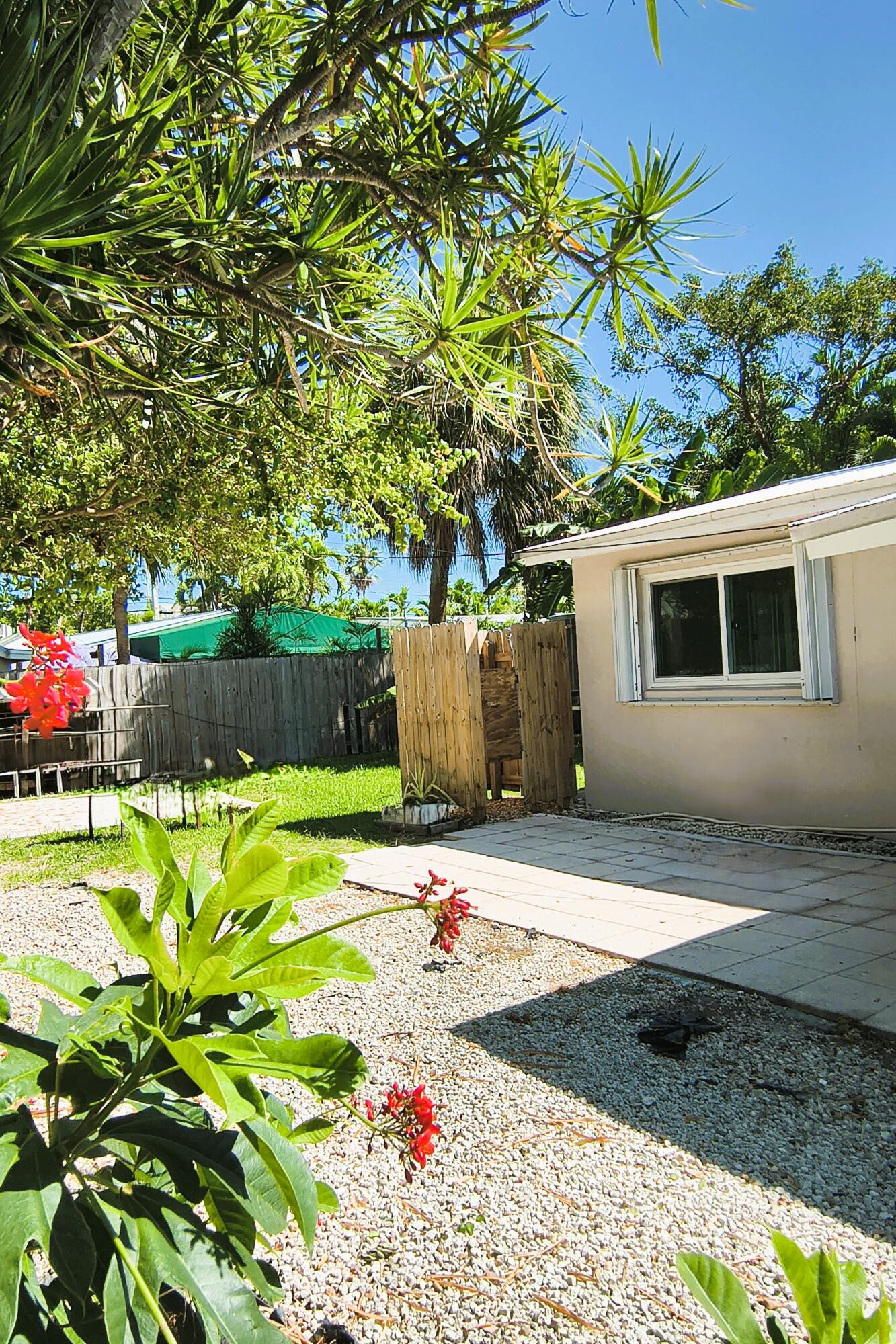 3011 Riviera Drive Property Photo 7