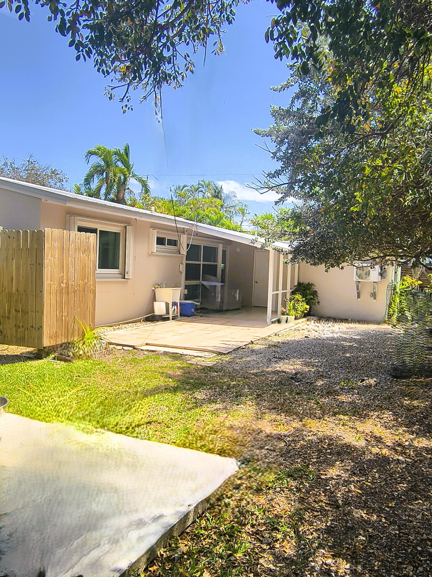 3011 Riviera Drive Property Photo 8