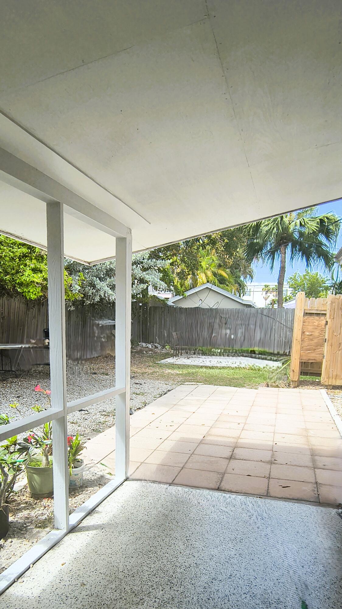 3011 Riviera Drive Property Photo 9