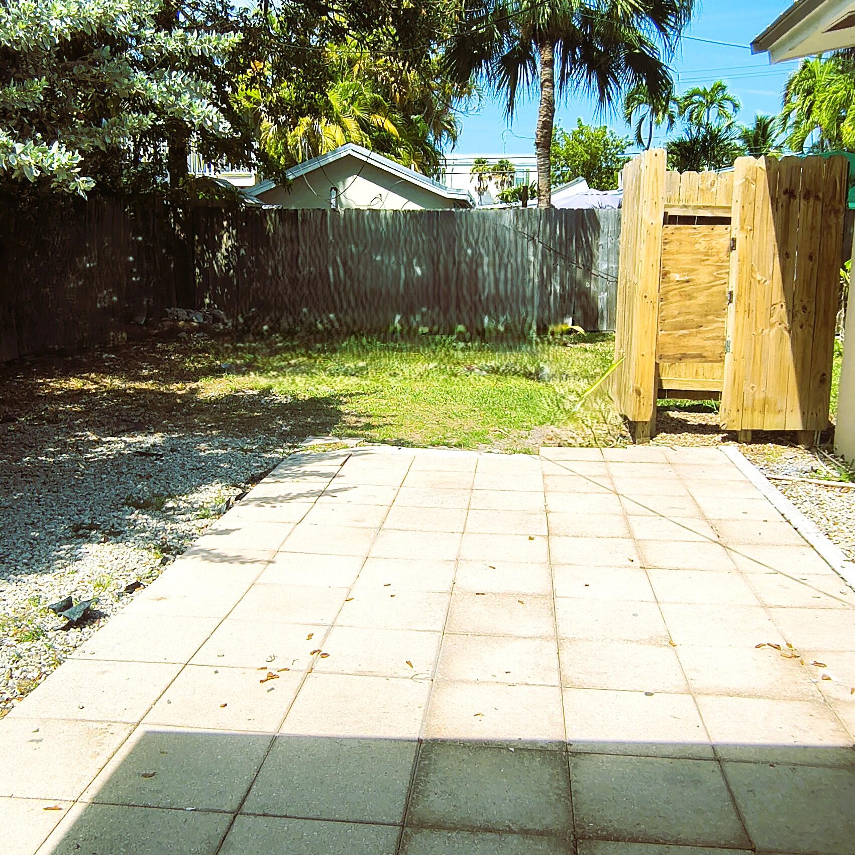 3011 Riviera Drive Property Photo 10