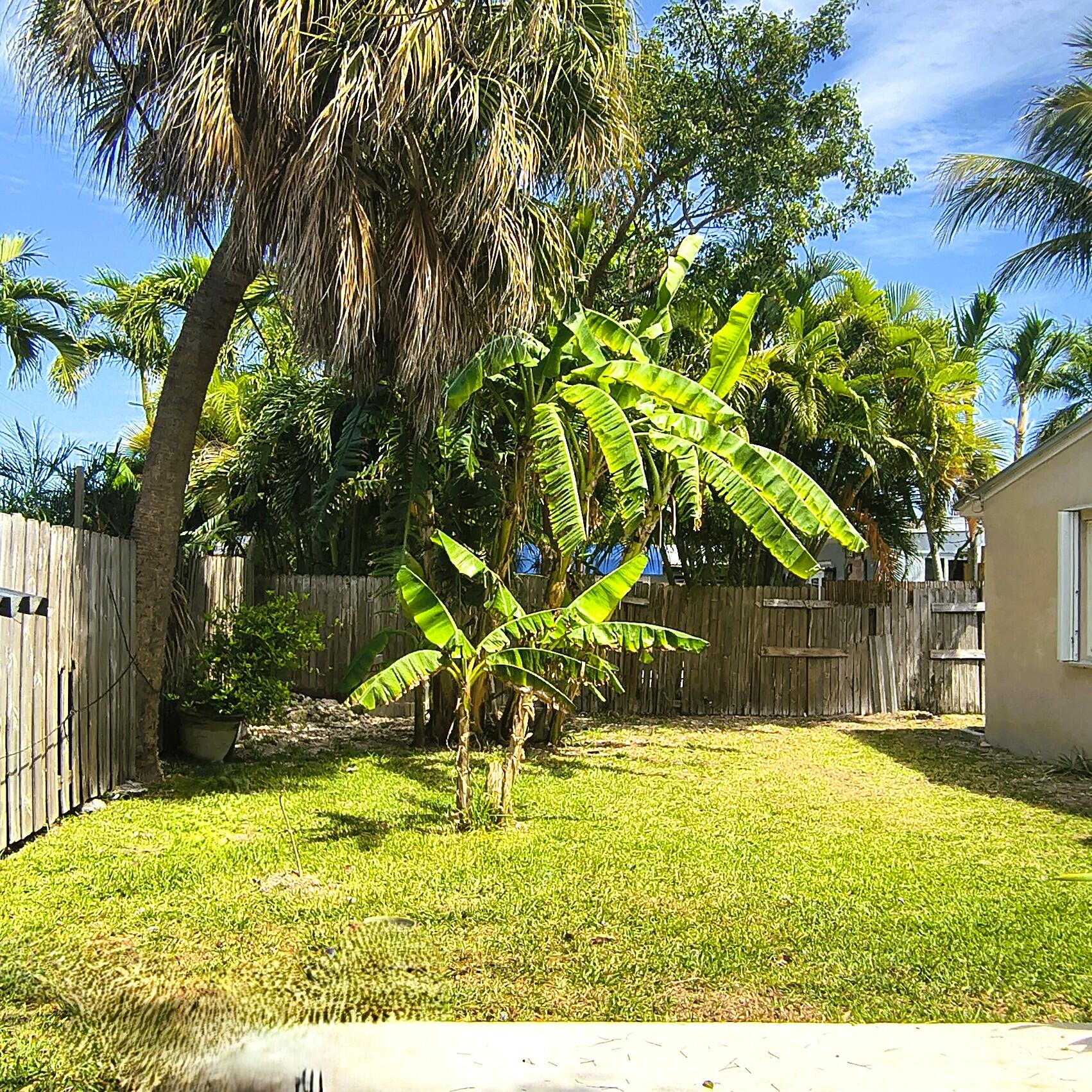3011 Riviera Drive Property Photo 11