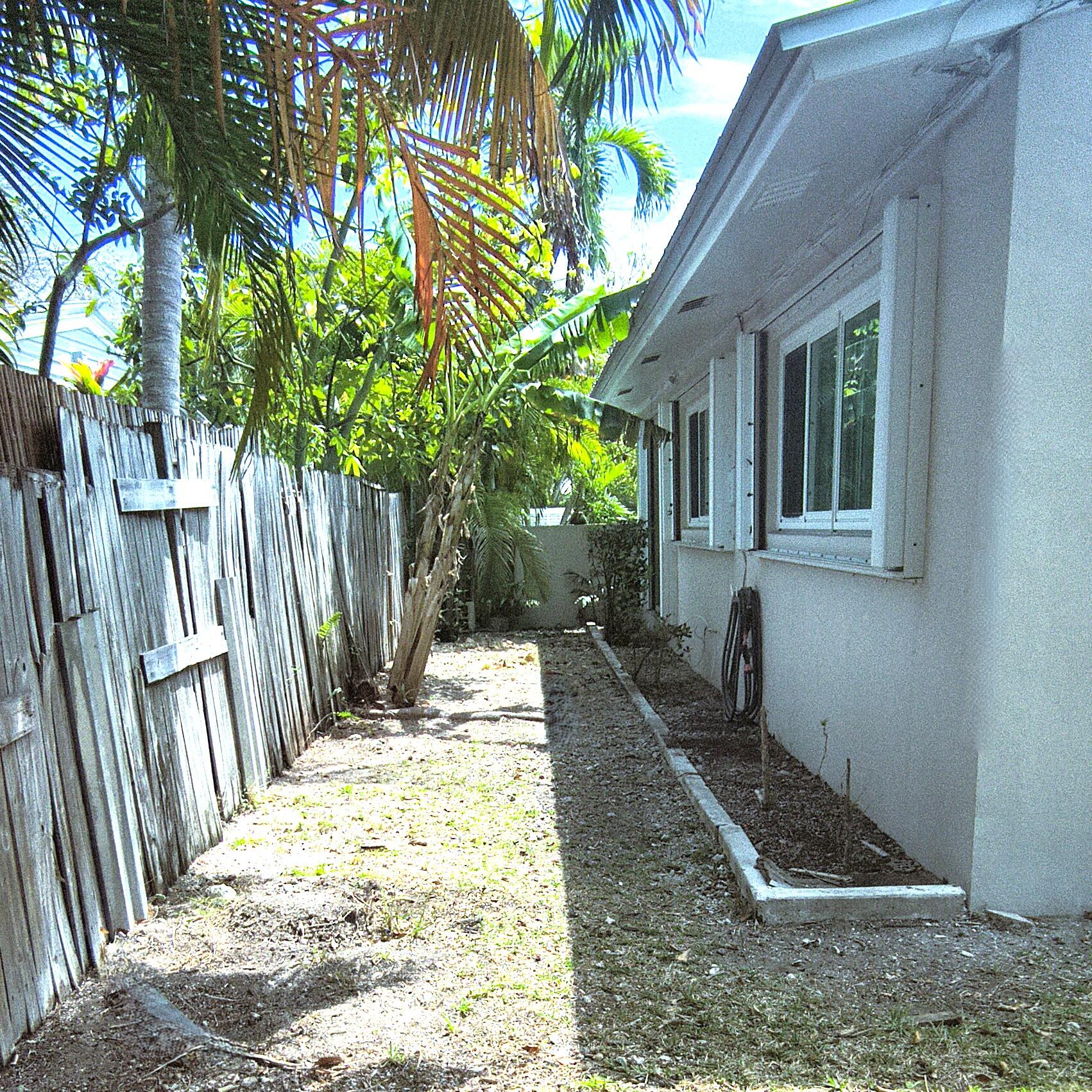 3011 Riviera Drive Property Photo 12