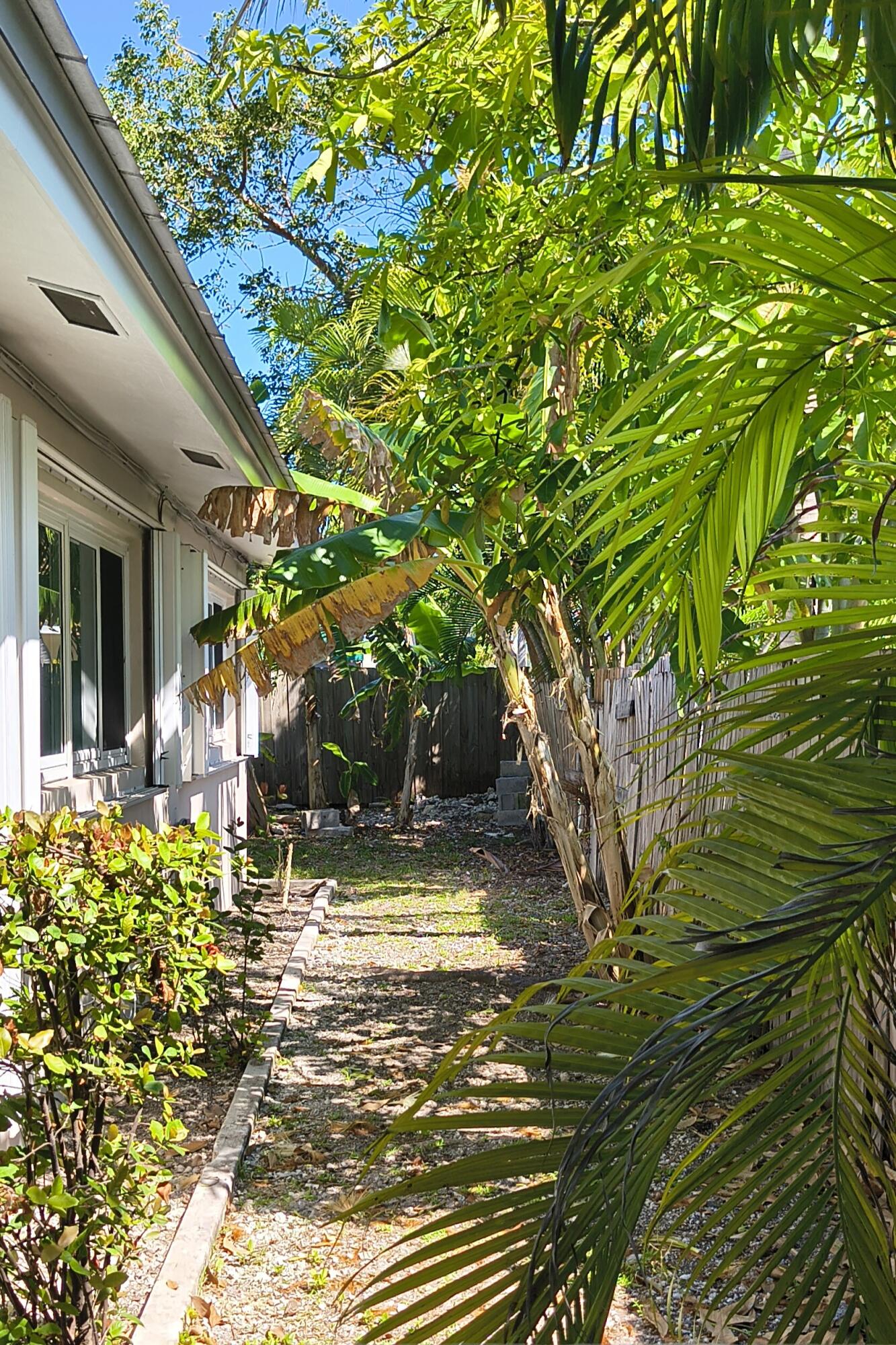3011 Riviera Drive Property Photo 15