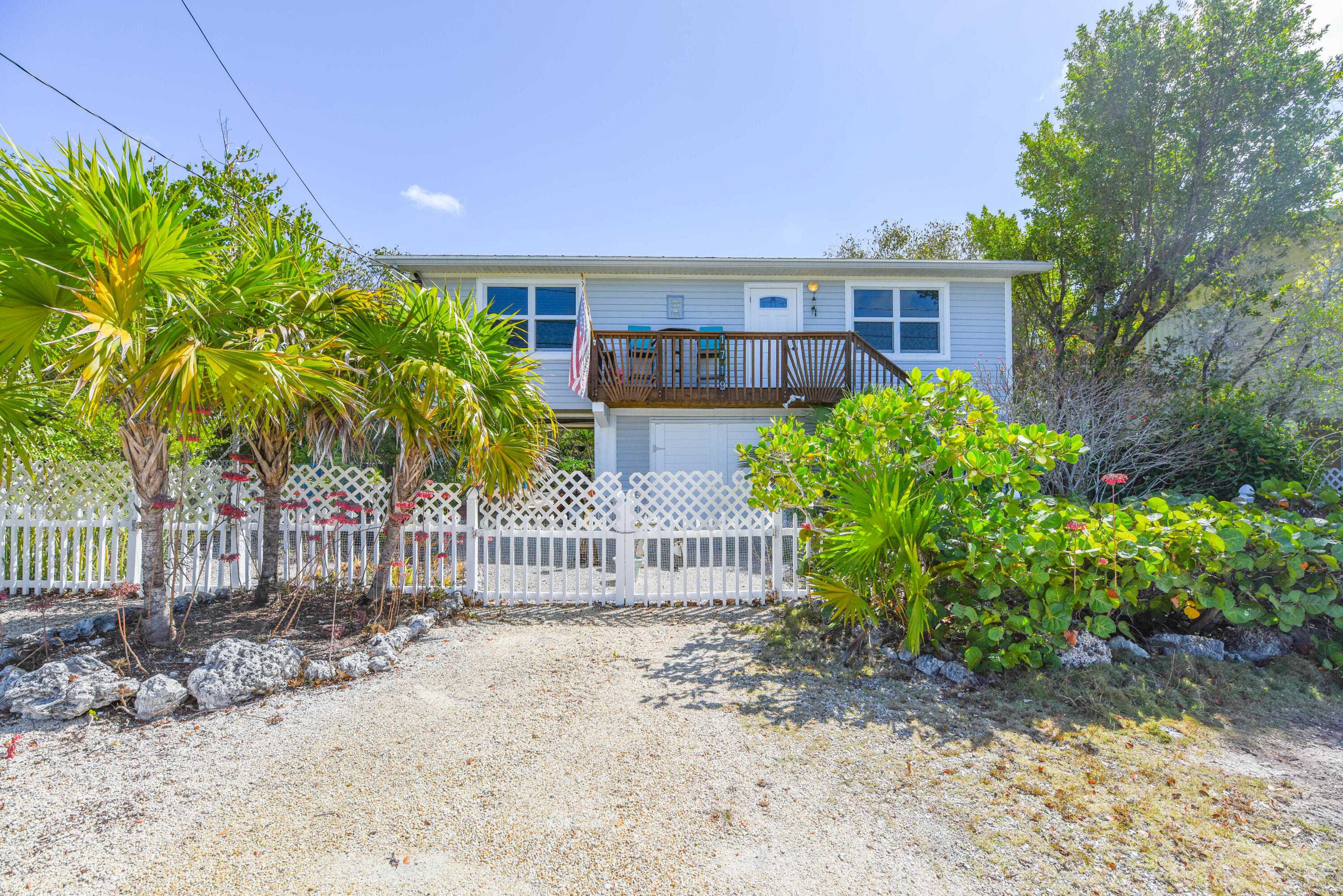 1719 Narcissus Avenue Property Photo 1