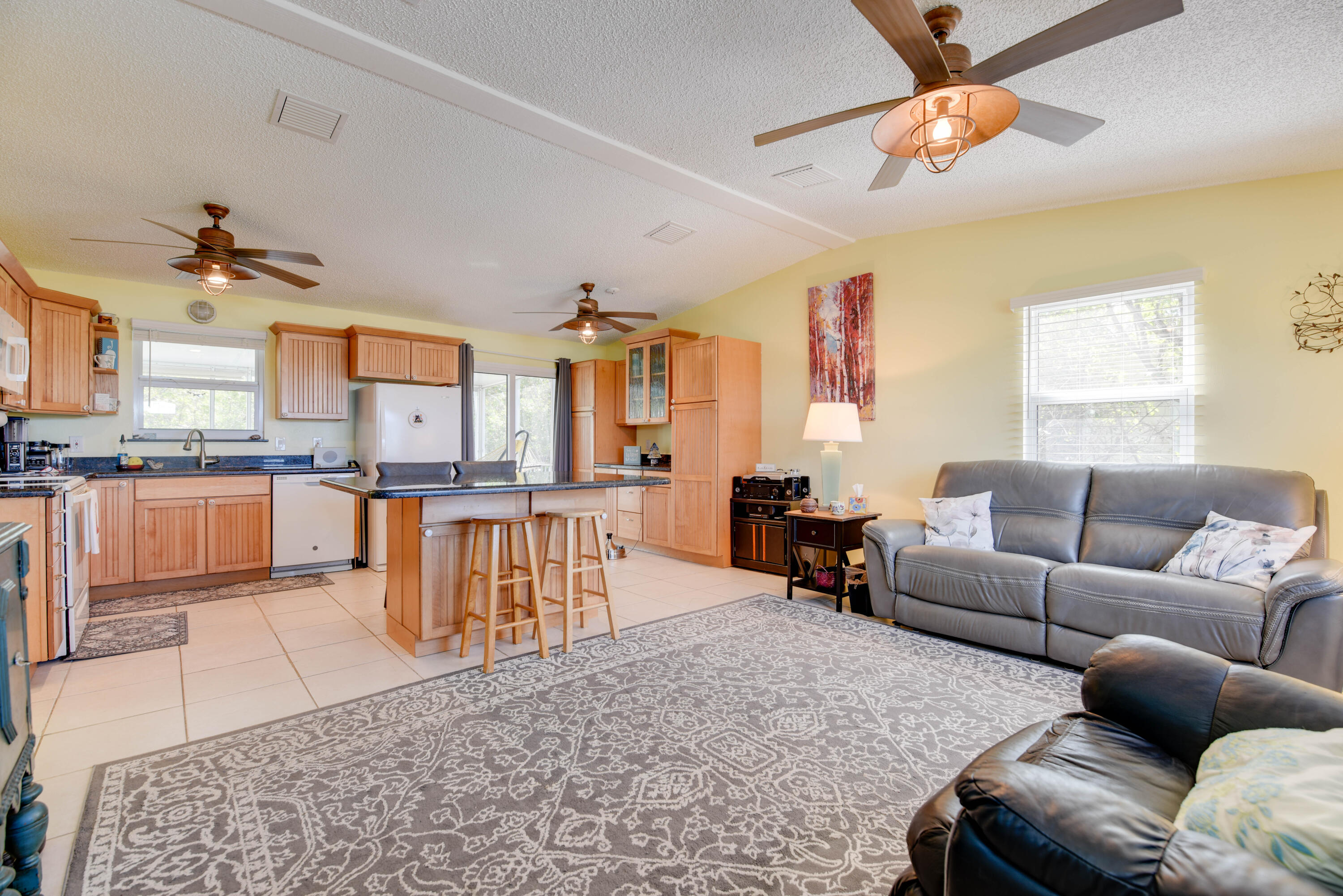 1719 Narcissus Avenue Property Photo 2