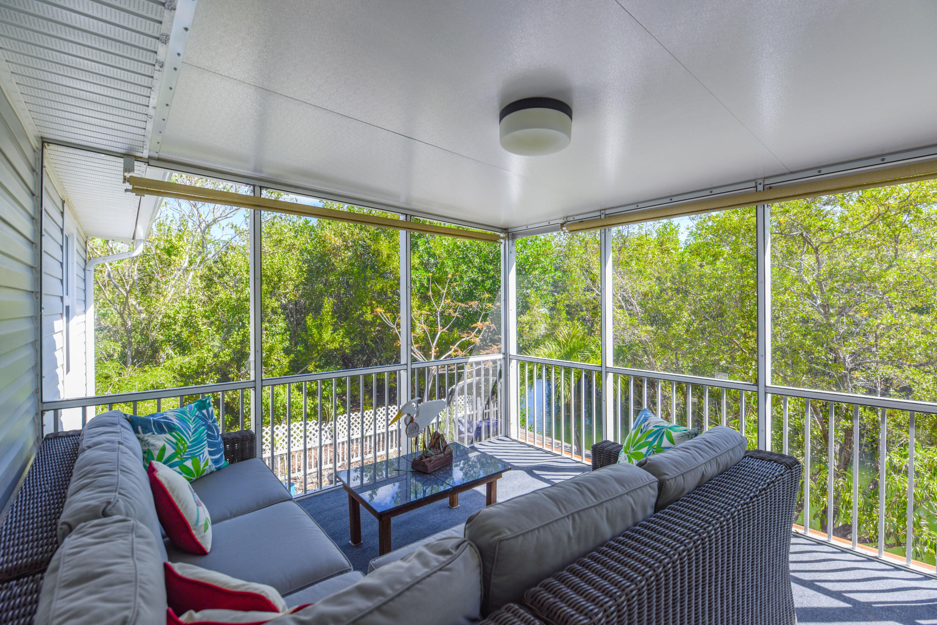 1719 Narcissus Avenue Property Photo 3