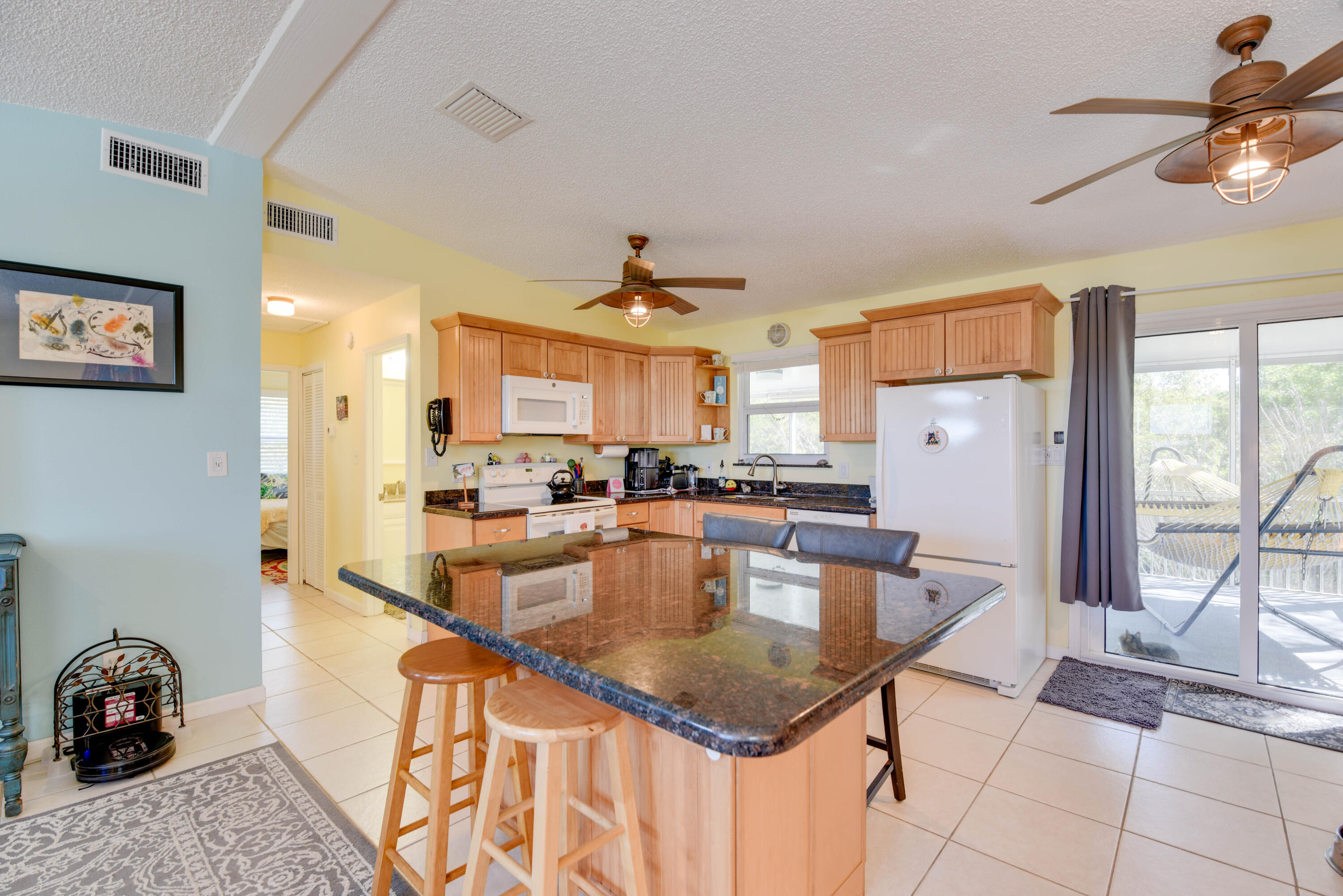 1719 Narcissus Avenue Property Photo 9