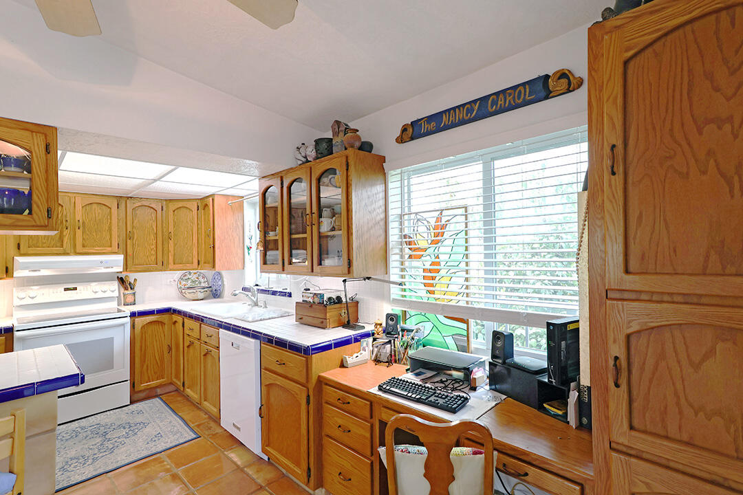 544 Plante Street Property Photo 6
