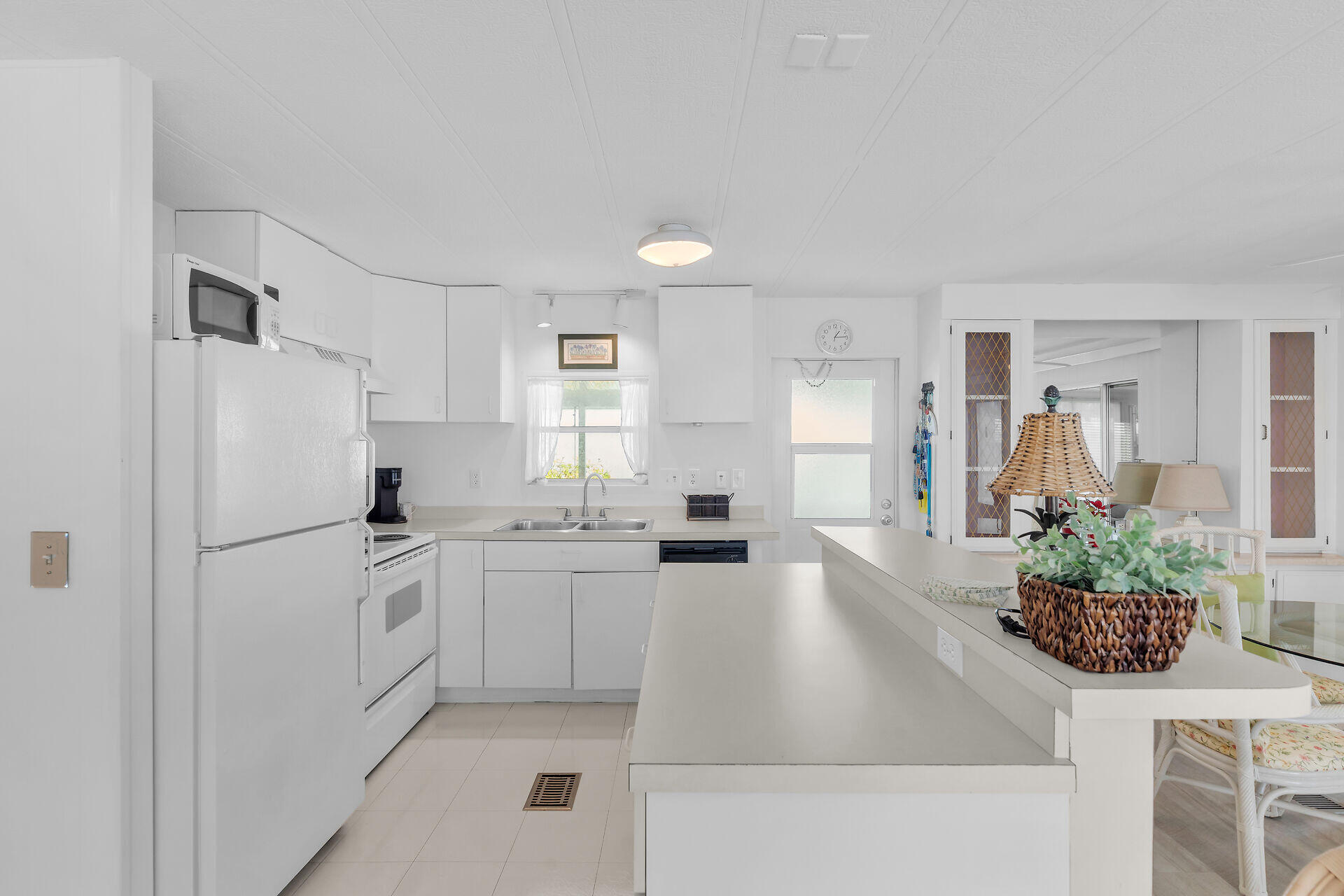 812 S Silver Circle Property Photo 8