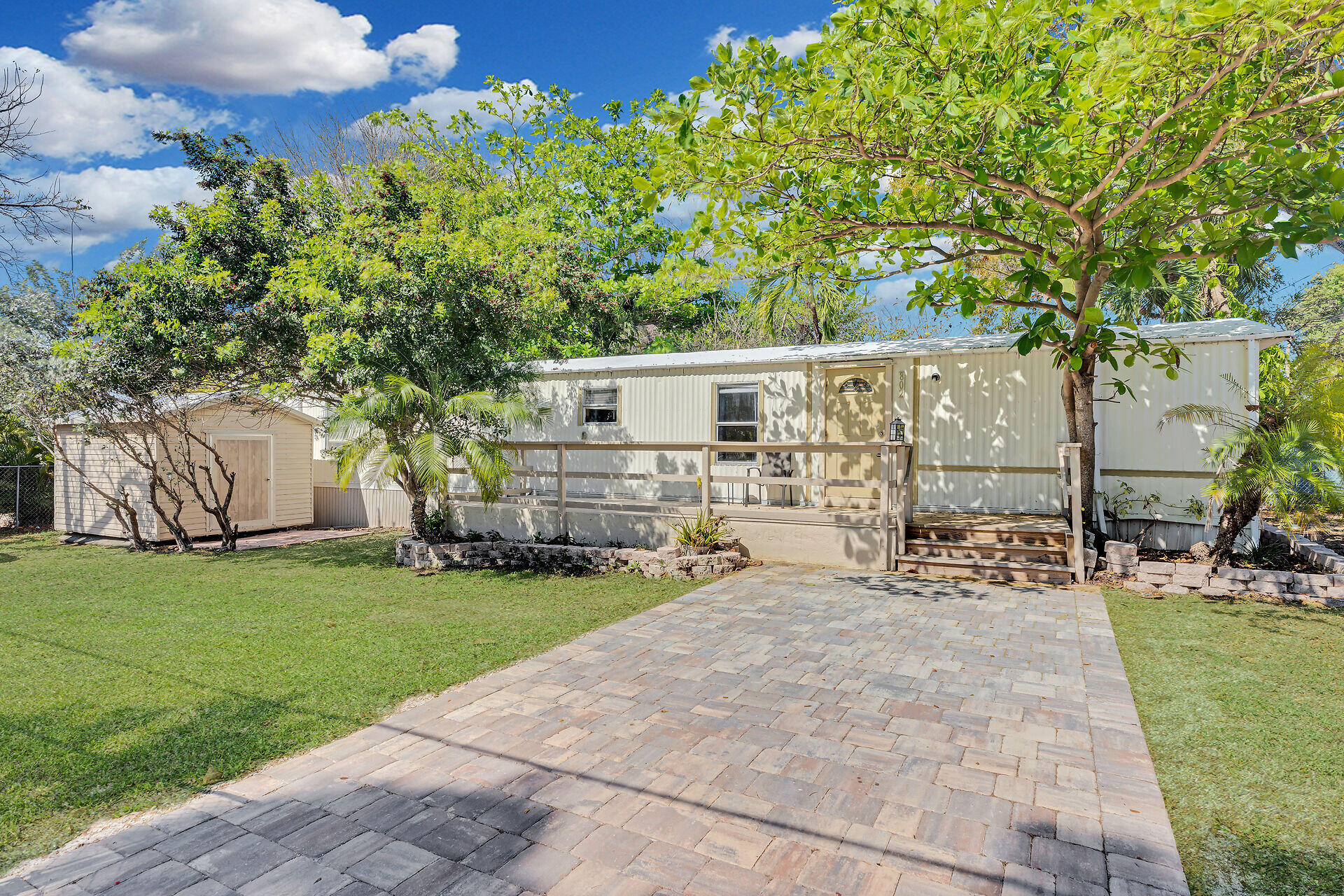 802 Largo Road Property Photo 1