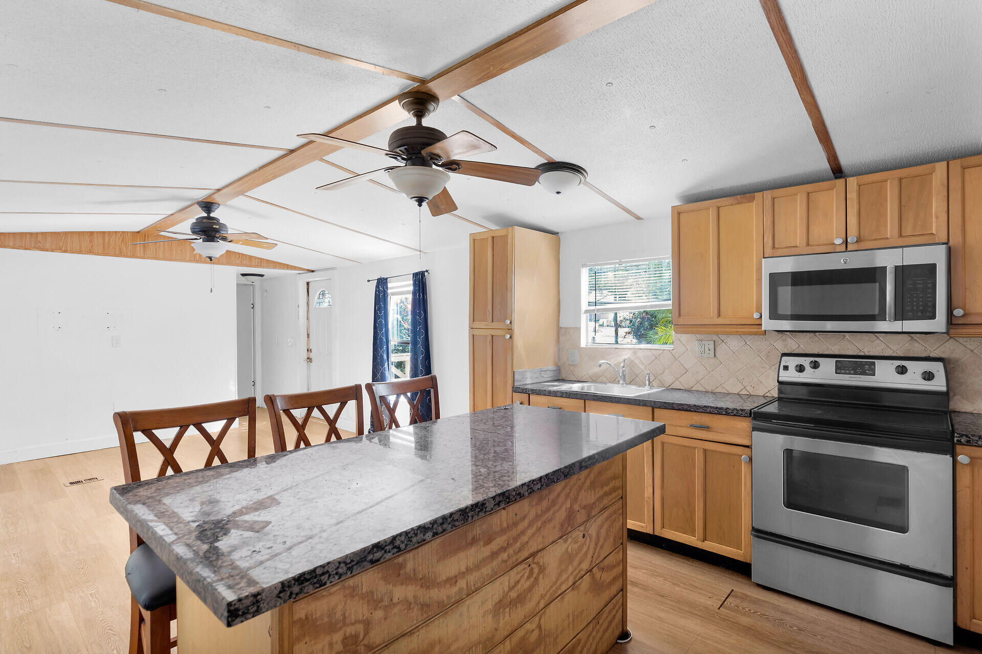 802 Largo Road Property Photo 8