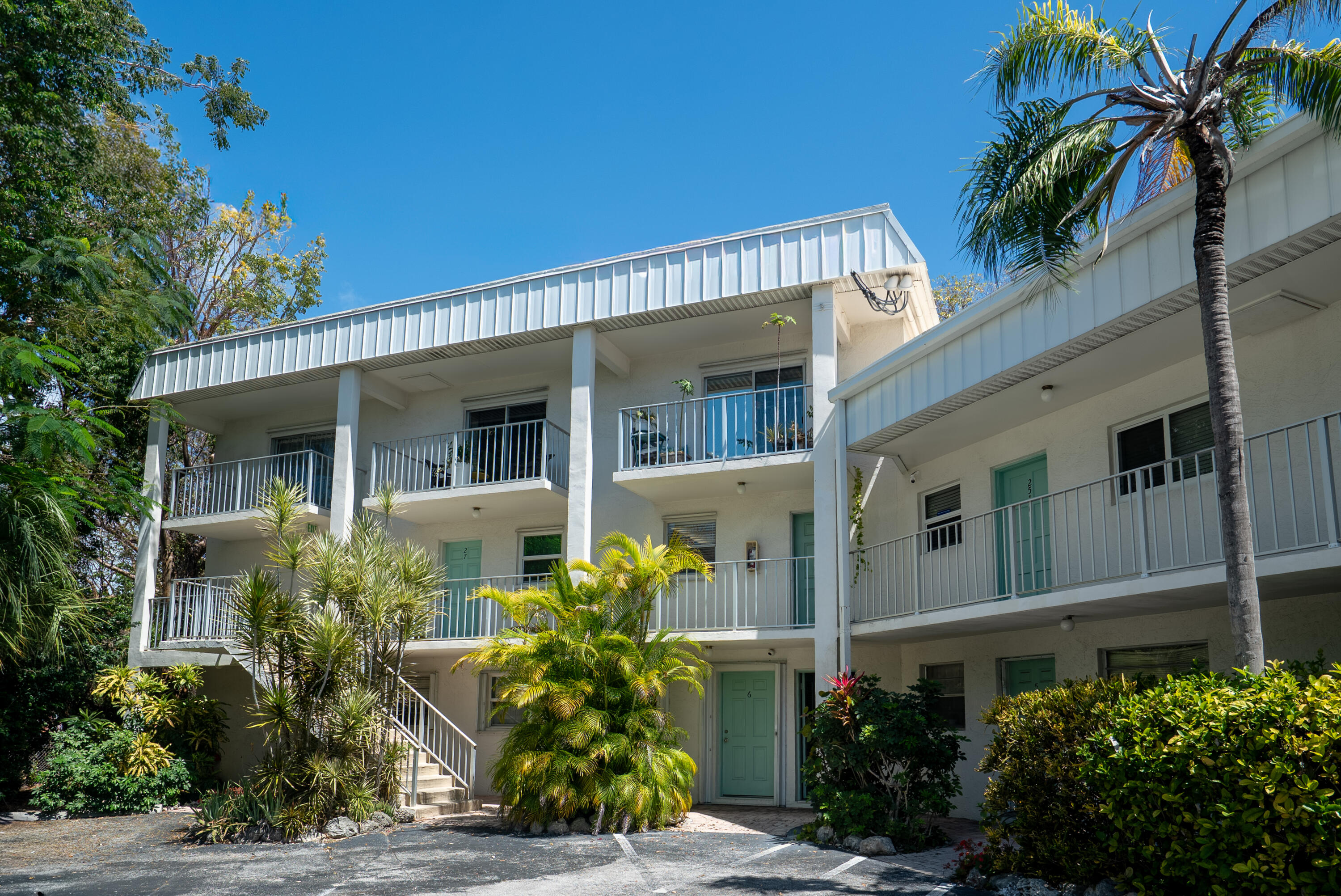 300 Ocean Drive Apt 26 Property Photo 28