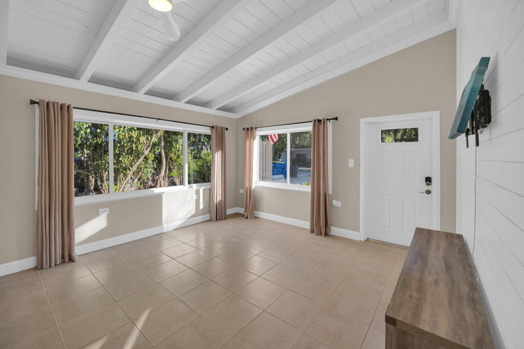 124 S Hammock Road Property Photo 3