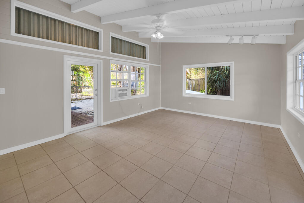 124 S Hammock Road Property Photo 8