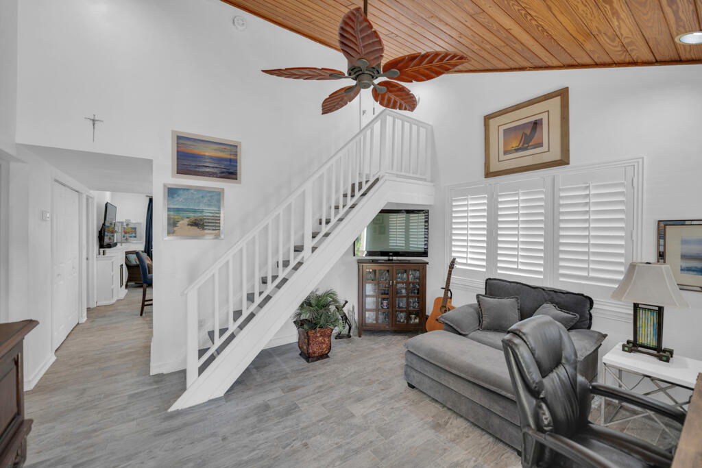 170 Hibiscus Street Property Photo 3
