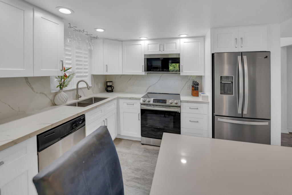 170 Hibiscus Street Property Photo 13