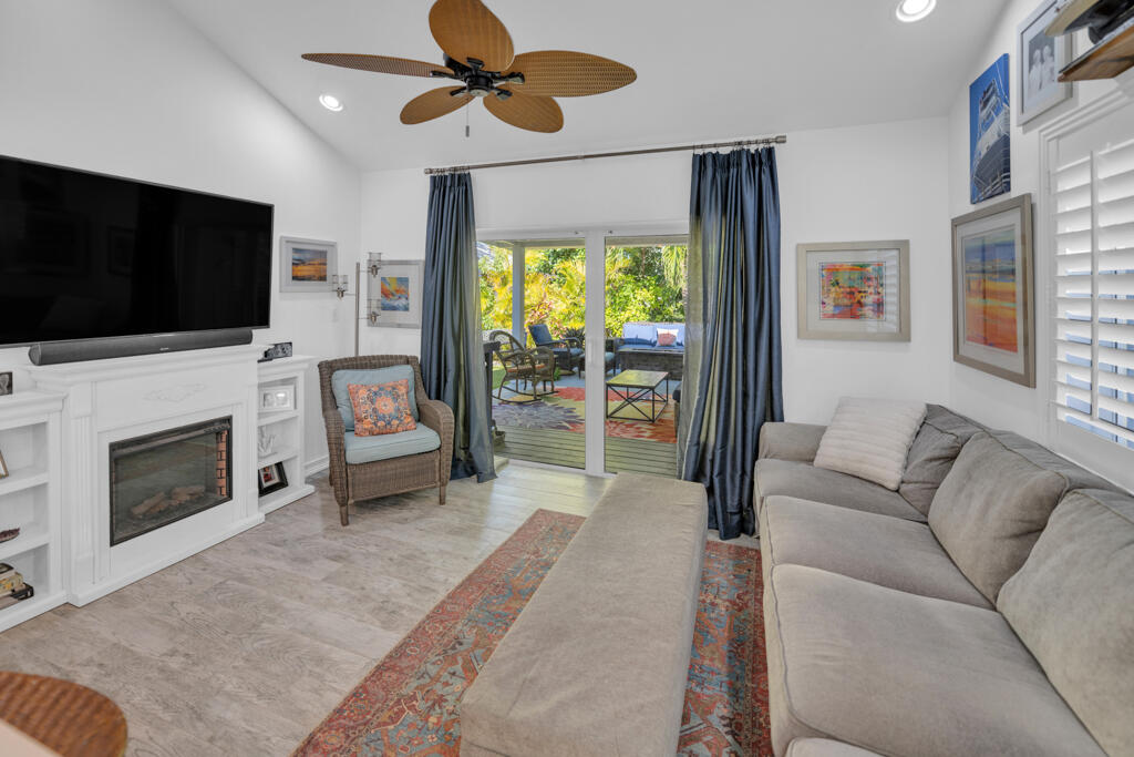170 Hibiscus Street Property Photo 14
