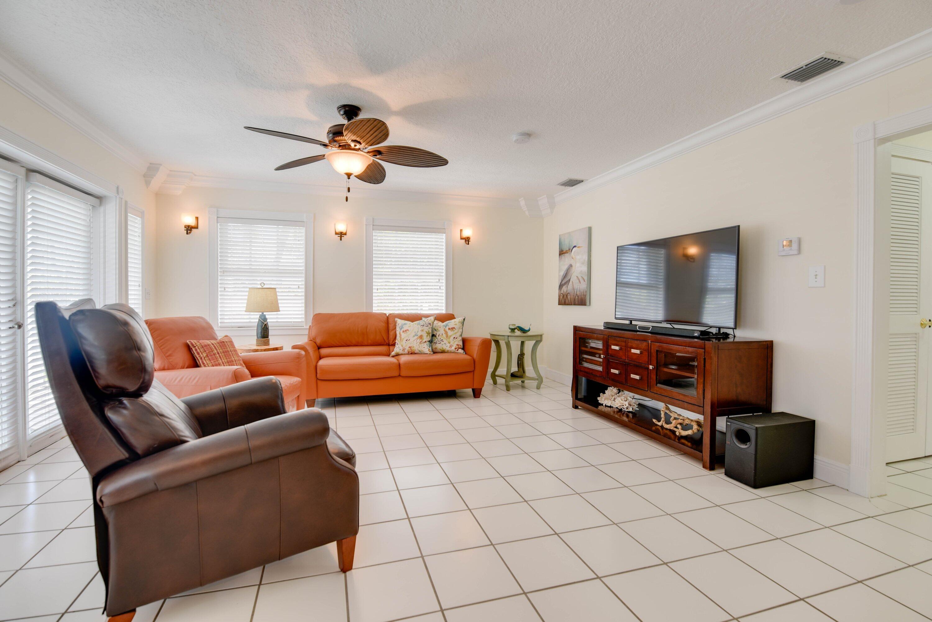 667 E Caribbean Drive Property Photo 8