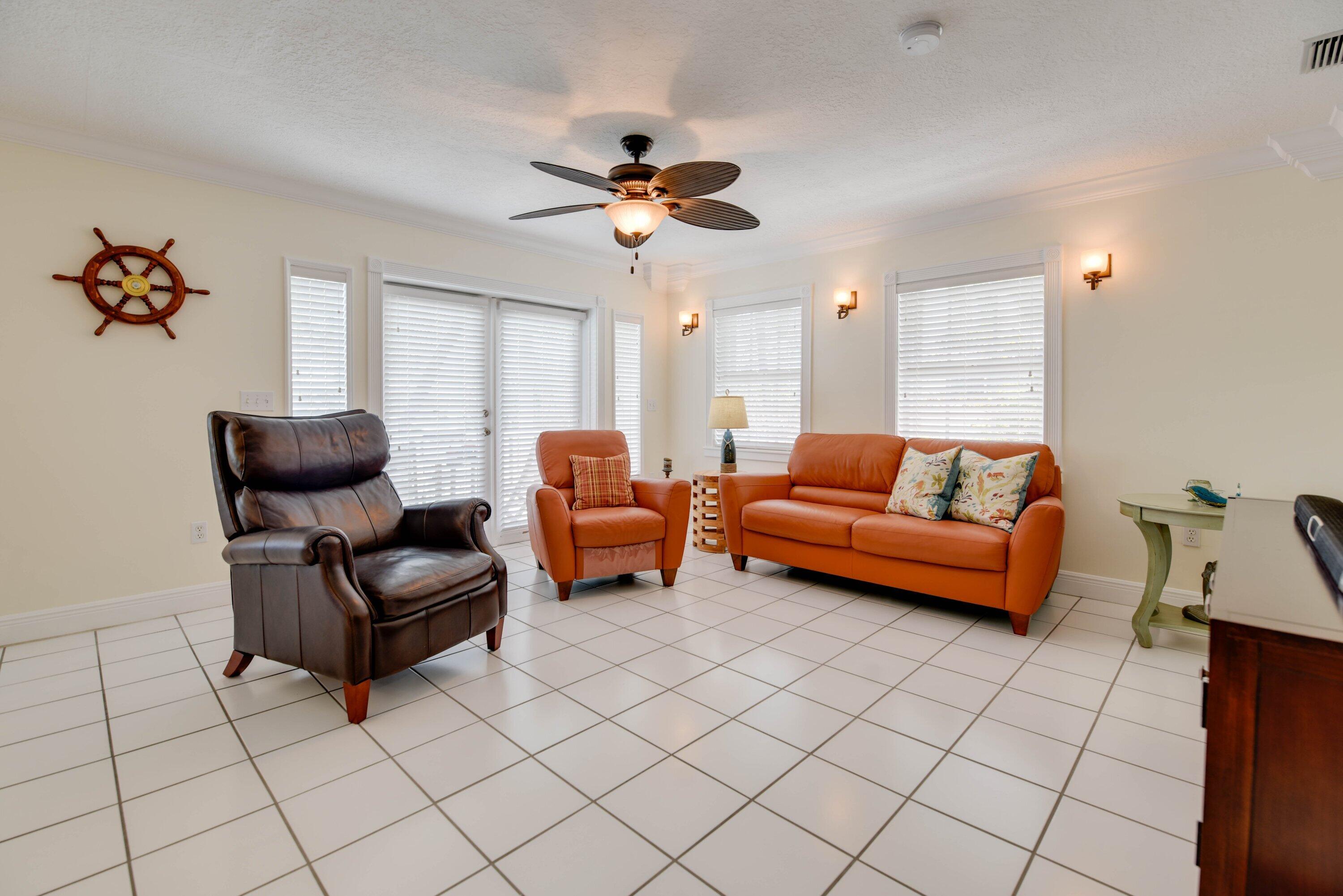 667 E Caribbean Drive Property Photo 9