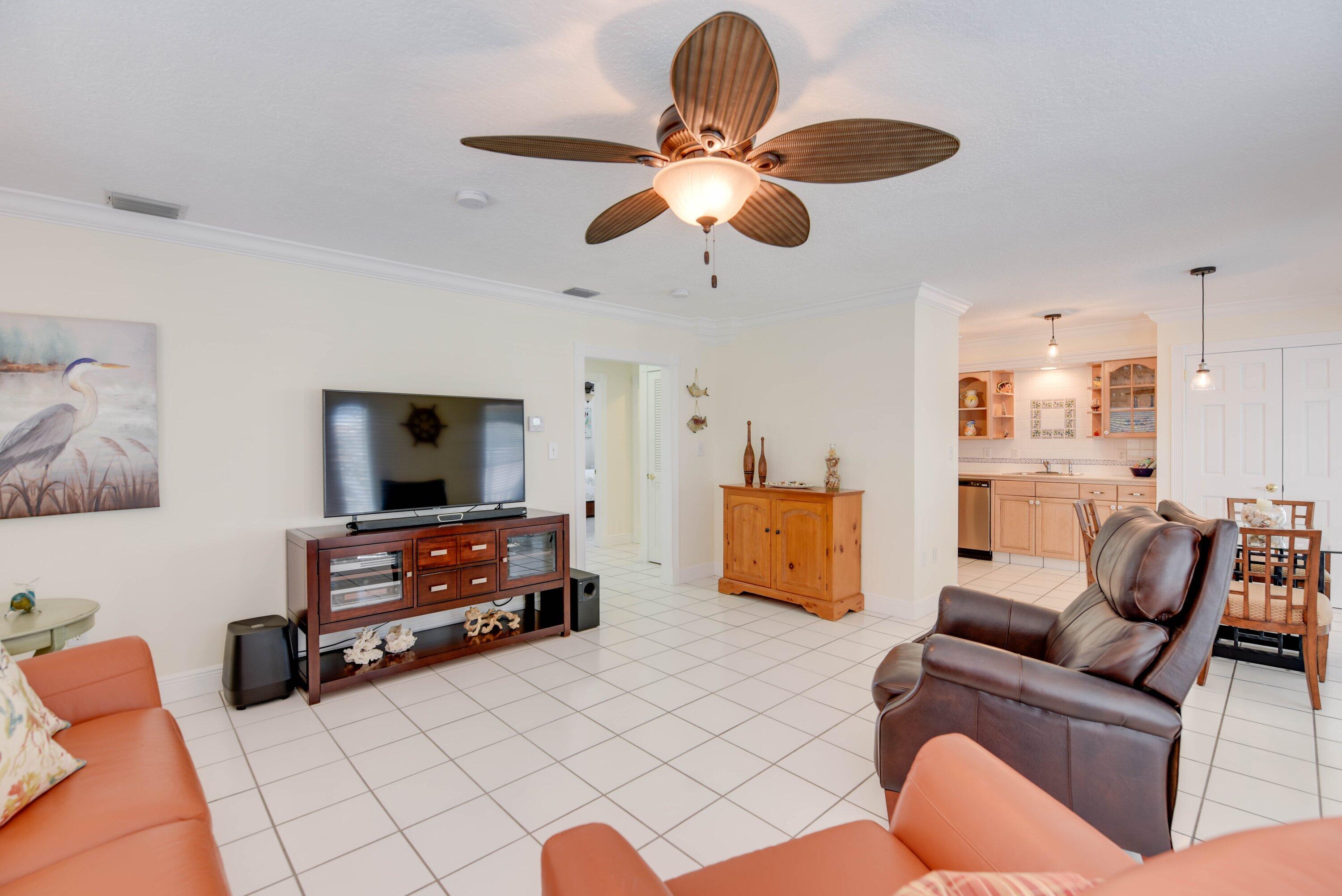 667 E Caribbean Drive Property Photo 10