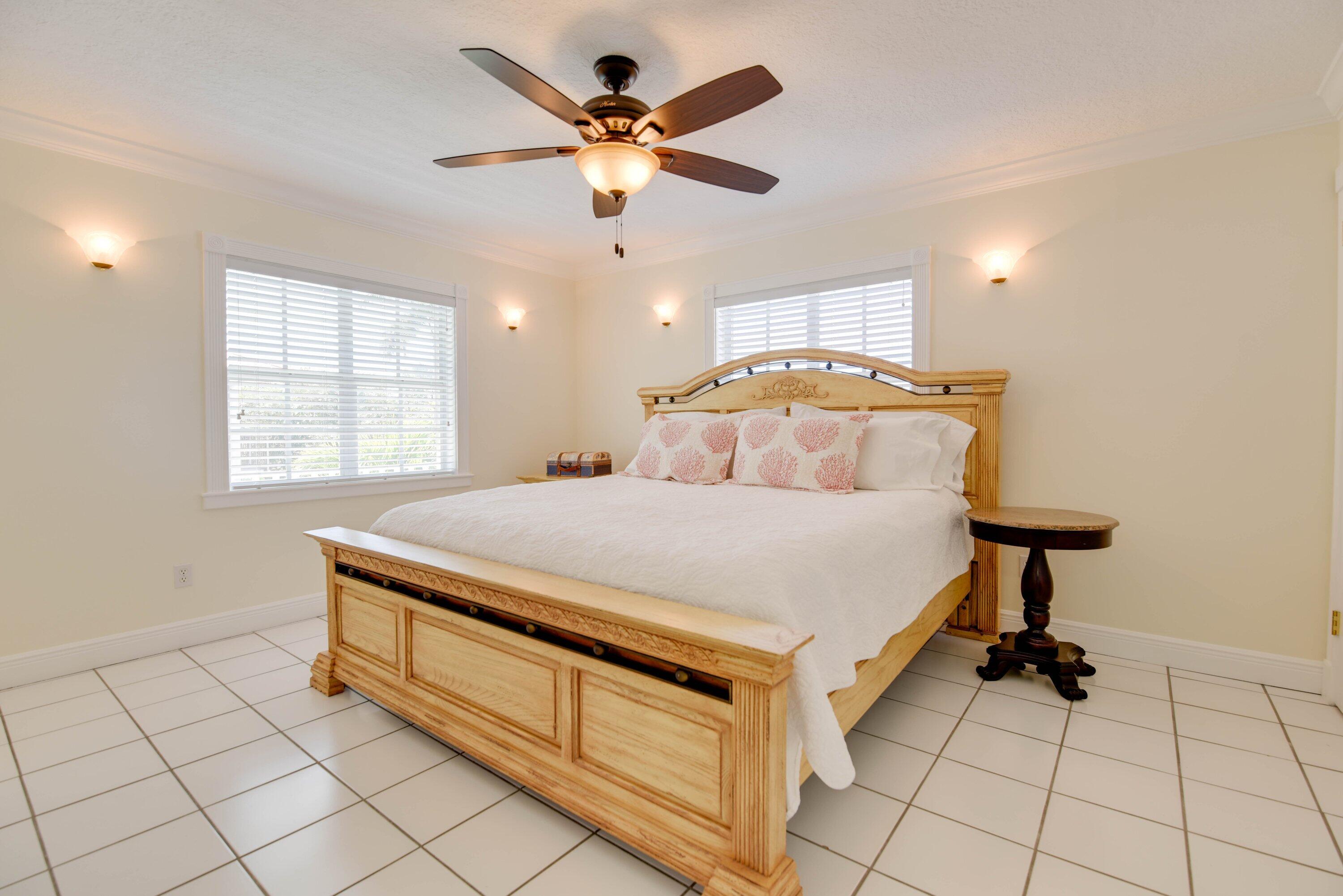 667 E Caribbean Drive Property Photo 16