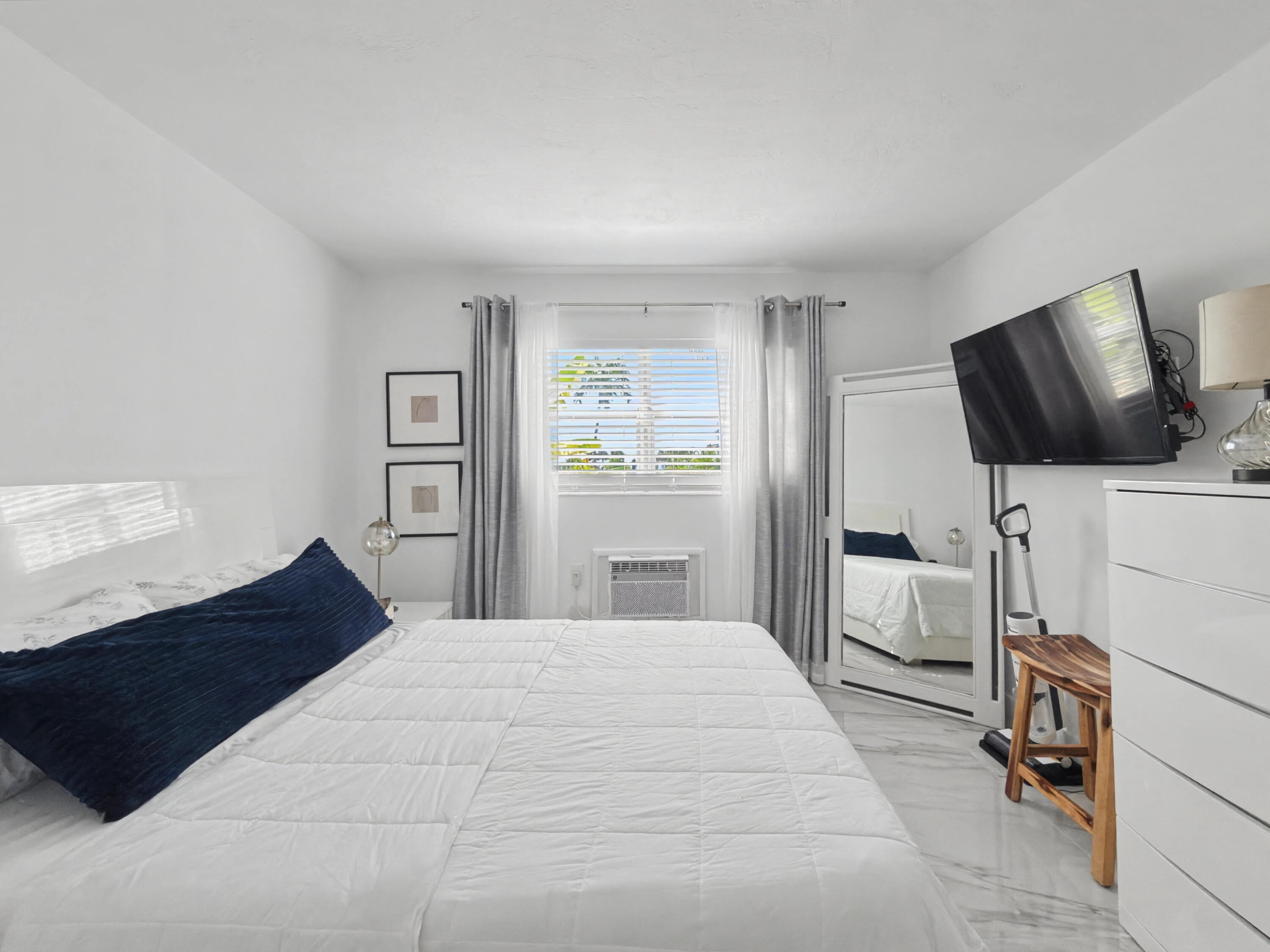 5301 Ocean Terrace Apt 7 Property Photo 5