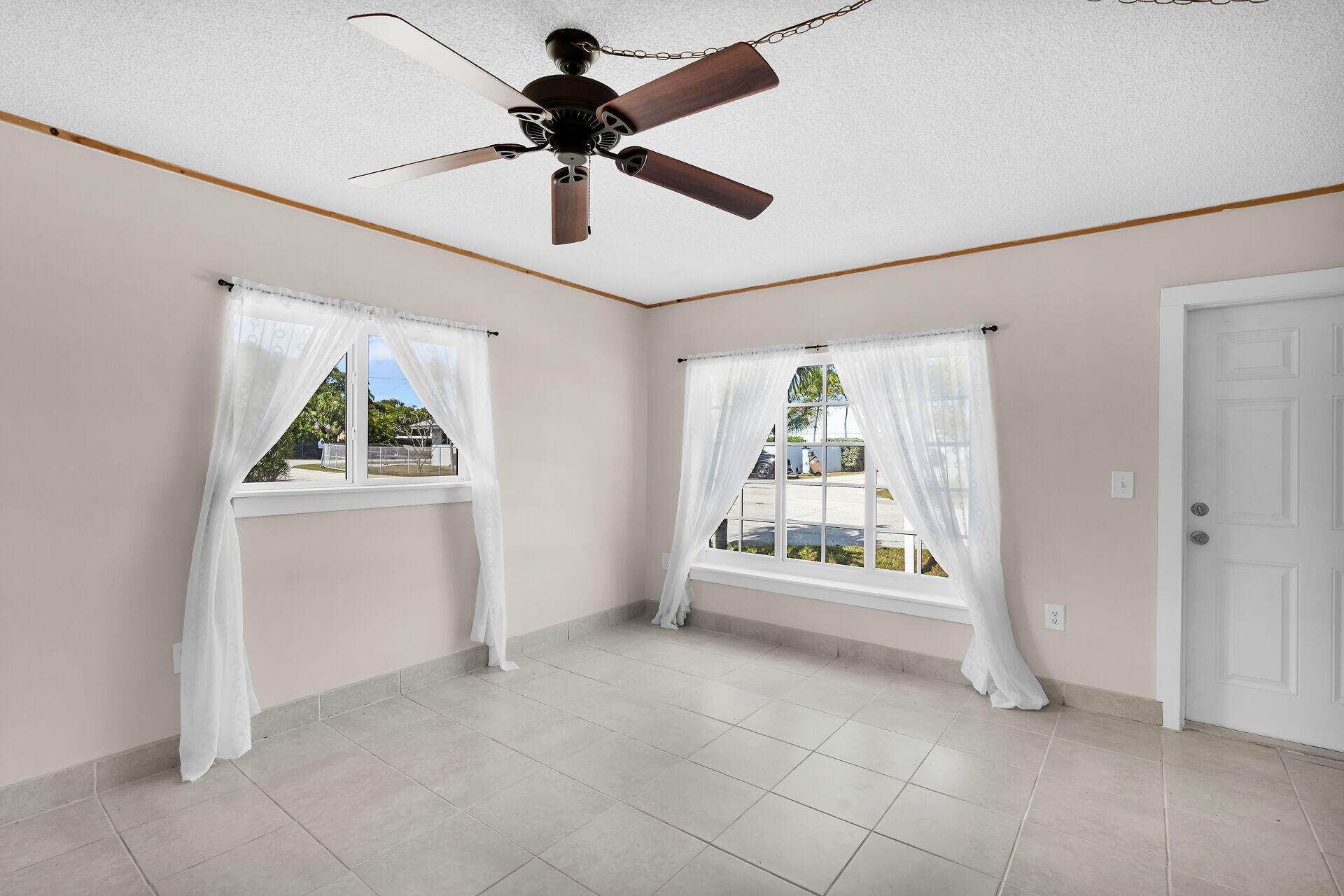 62 Silver Springs Drive Property Photo 7