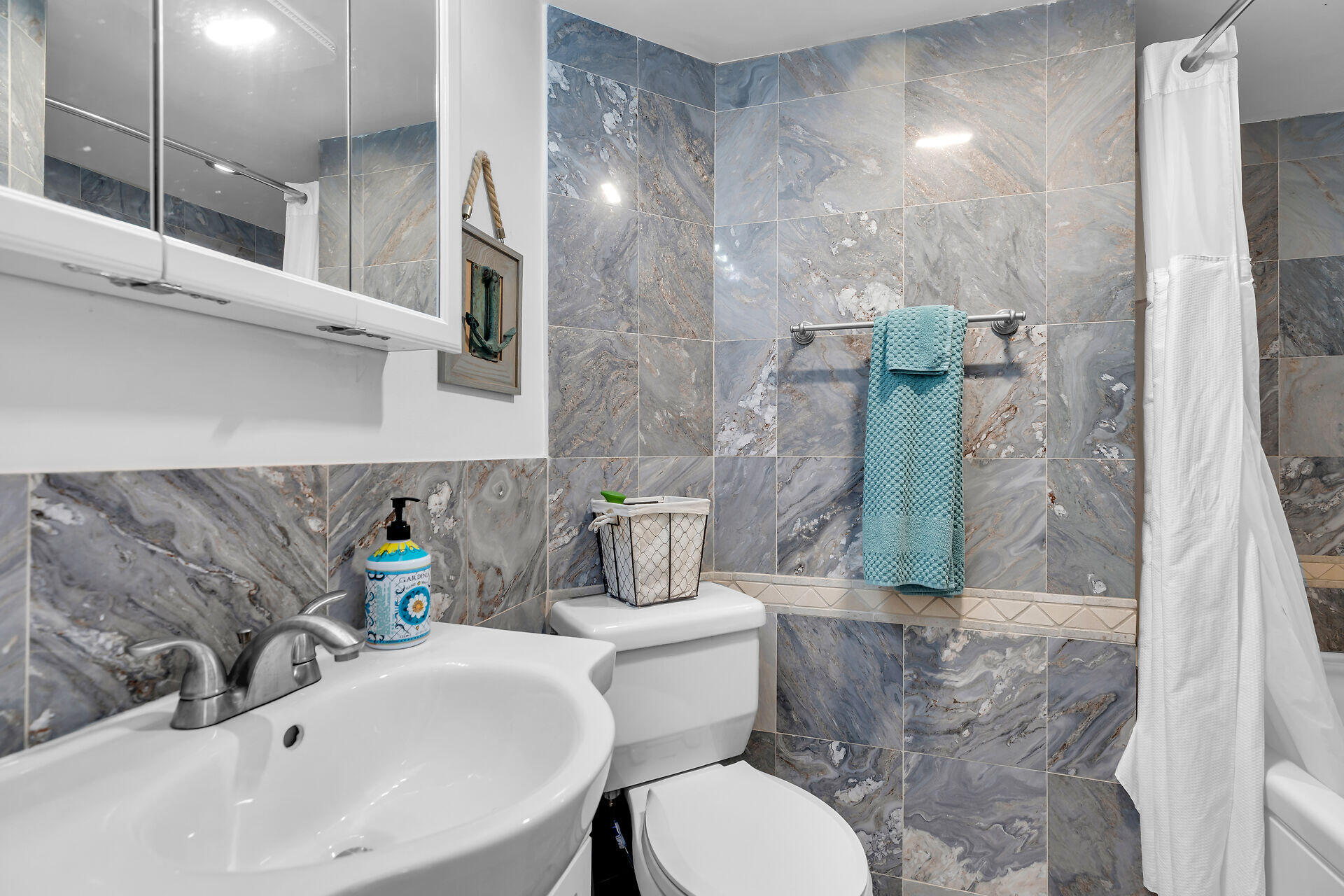 6501 Oceanview Avenue Property Photo 19