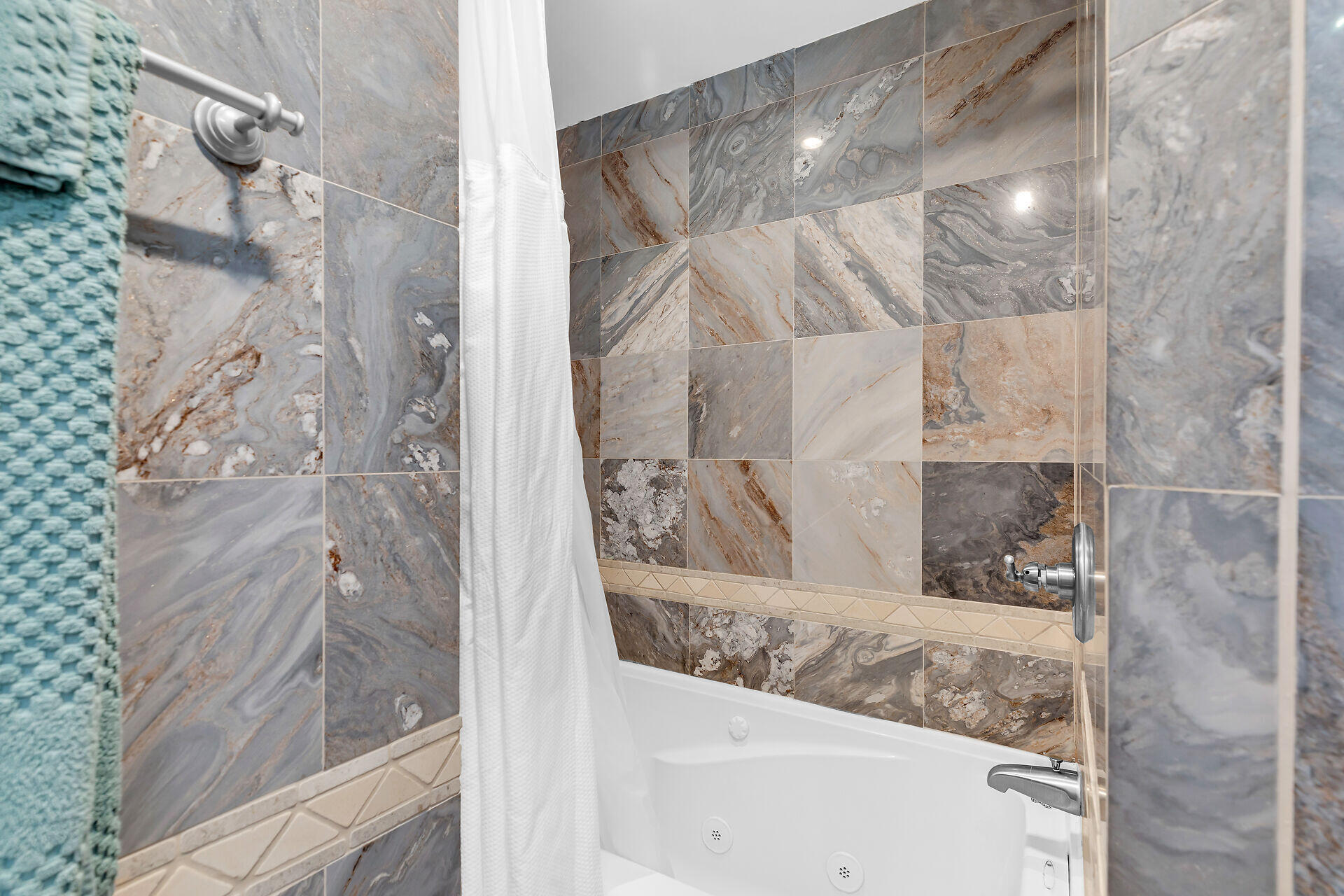 6501 Oceanview Avenue Property Photo 20