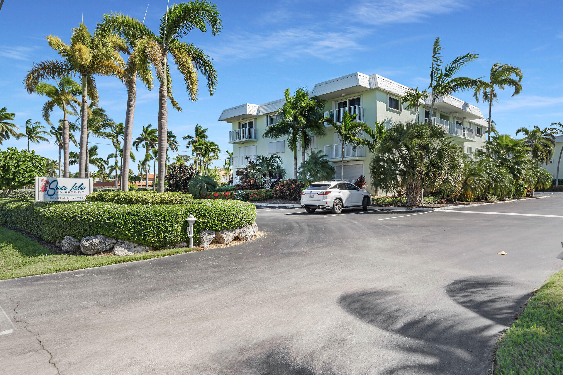 1101 W Ocean Drive 32 Property Photo 28