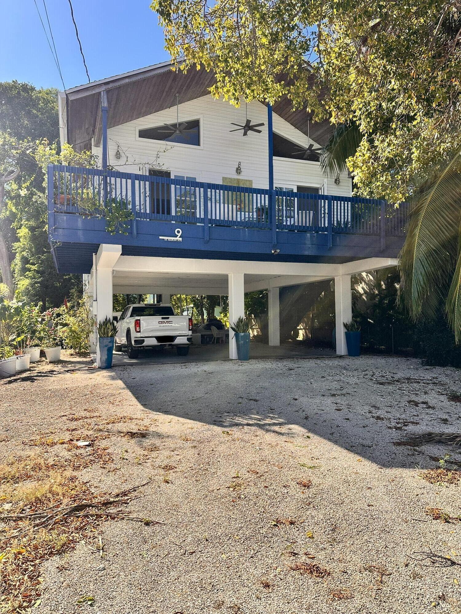 9 SE Marlin Avenue Property Photo 1