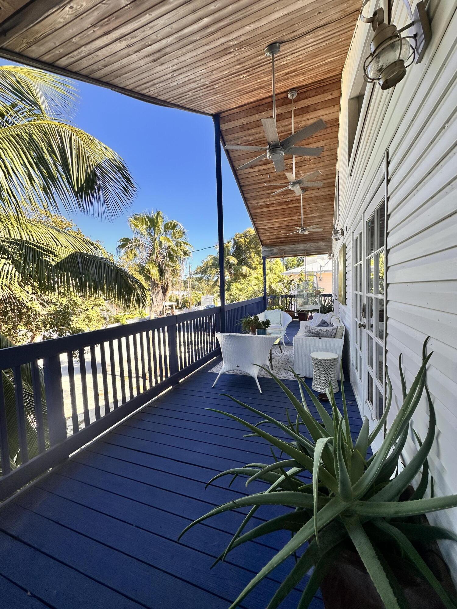 9 Se Marlin Avenue Property Photo 2